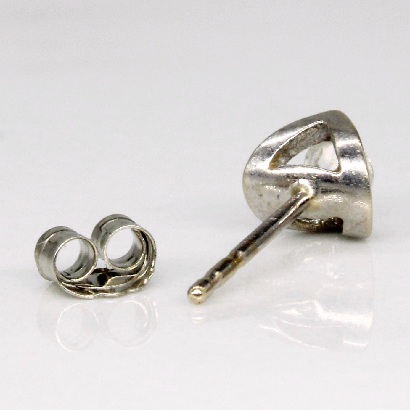 14k Solitaire Diamond Earrings | 0.16ctw |