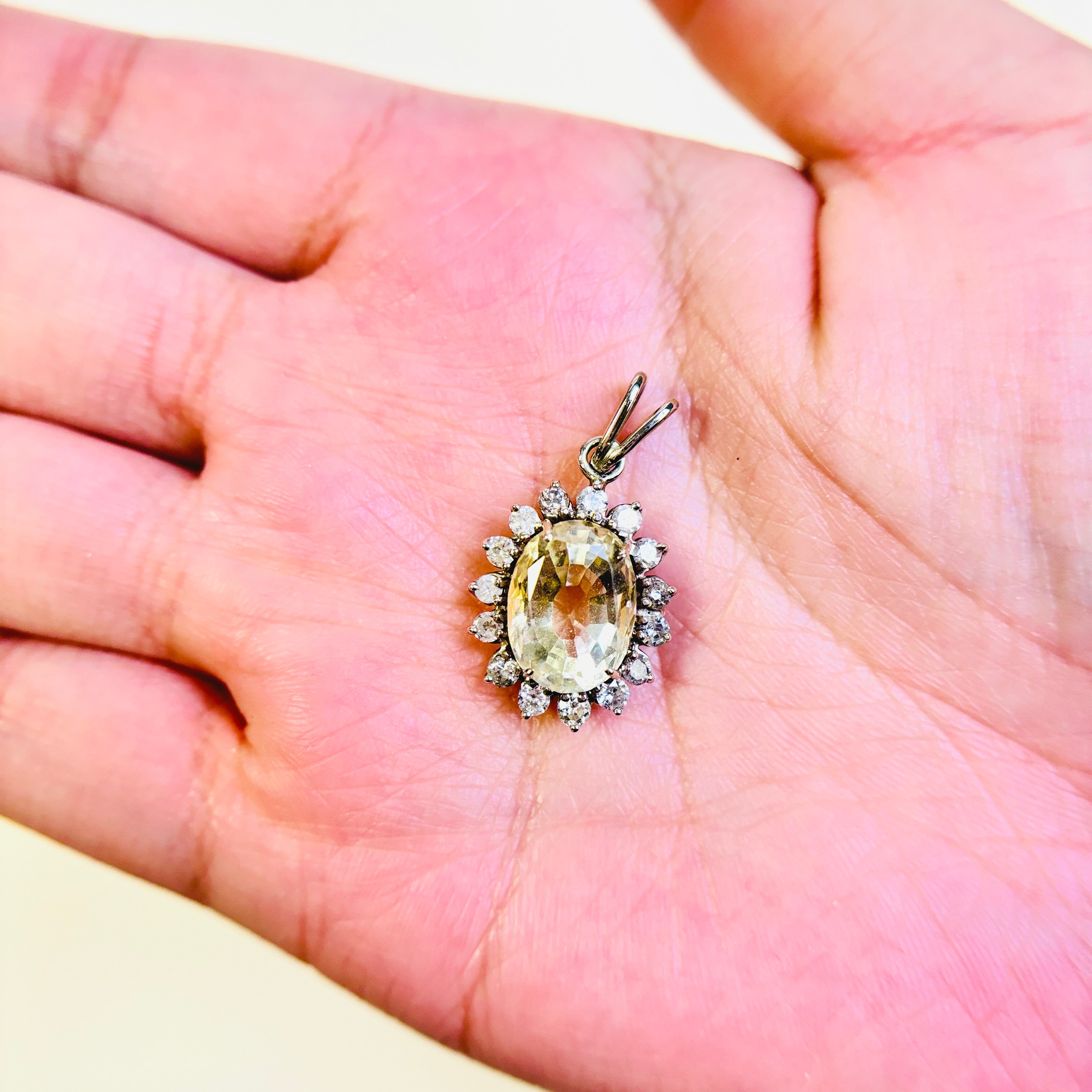 Pendentif en or blanc 14 carats, citrine et diamants | 4,33 ct au total, 0,75 ct au total 