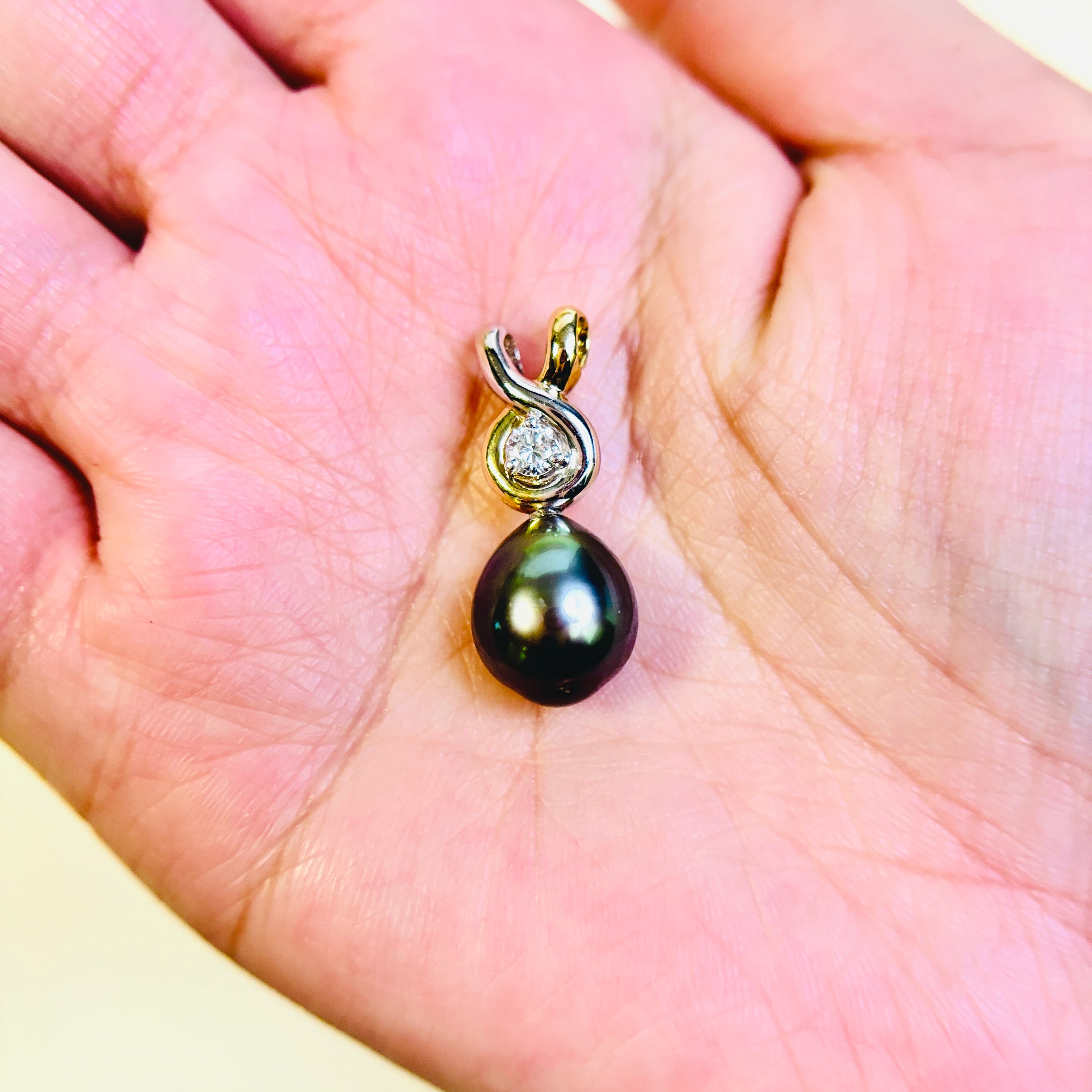 18K Two Tone Gold Black South Sea Pearl & Diamond Pendant | 13.00x11.50x11.60mm, 0.20ct