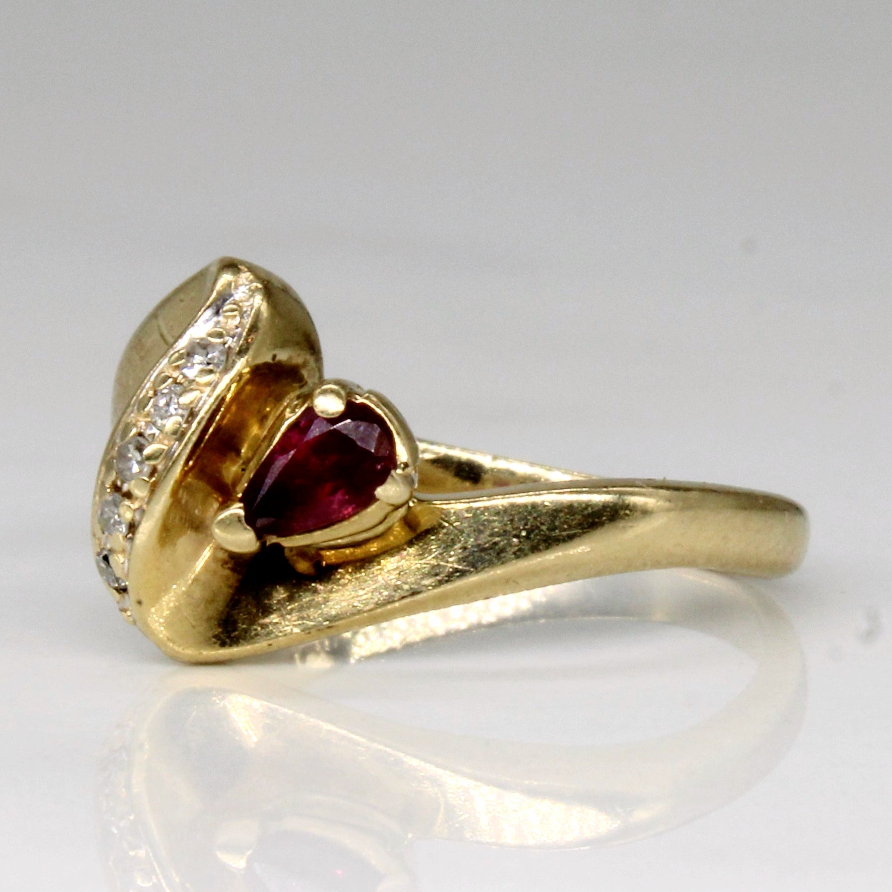 Bague cascade rubis et diamants | 0,18 ct, 0,03 ct au total | Taille 5,5 | 