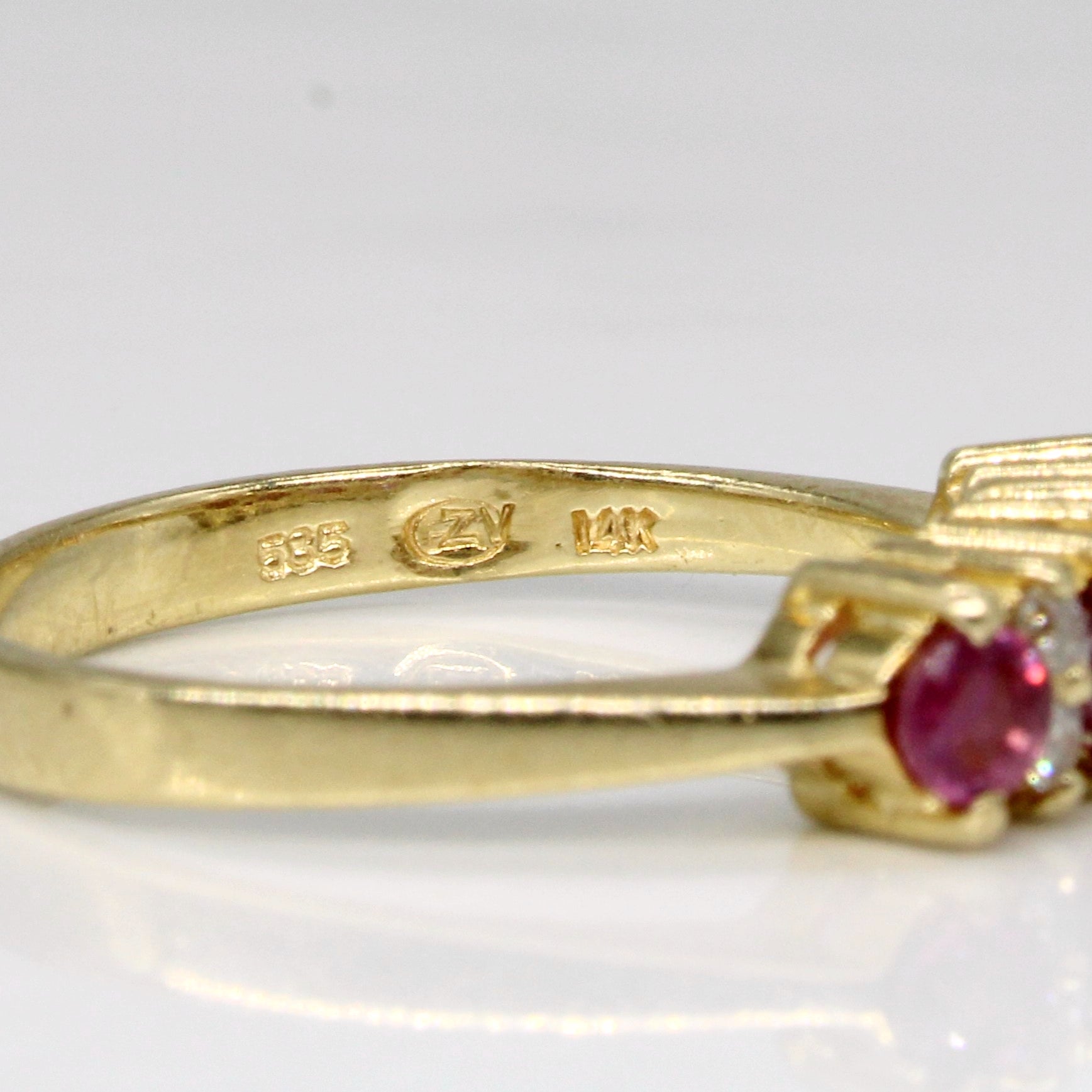 Ruby & Diamond Ring | 0.40ctw, 0.10ctw | SZ 7 |