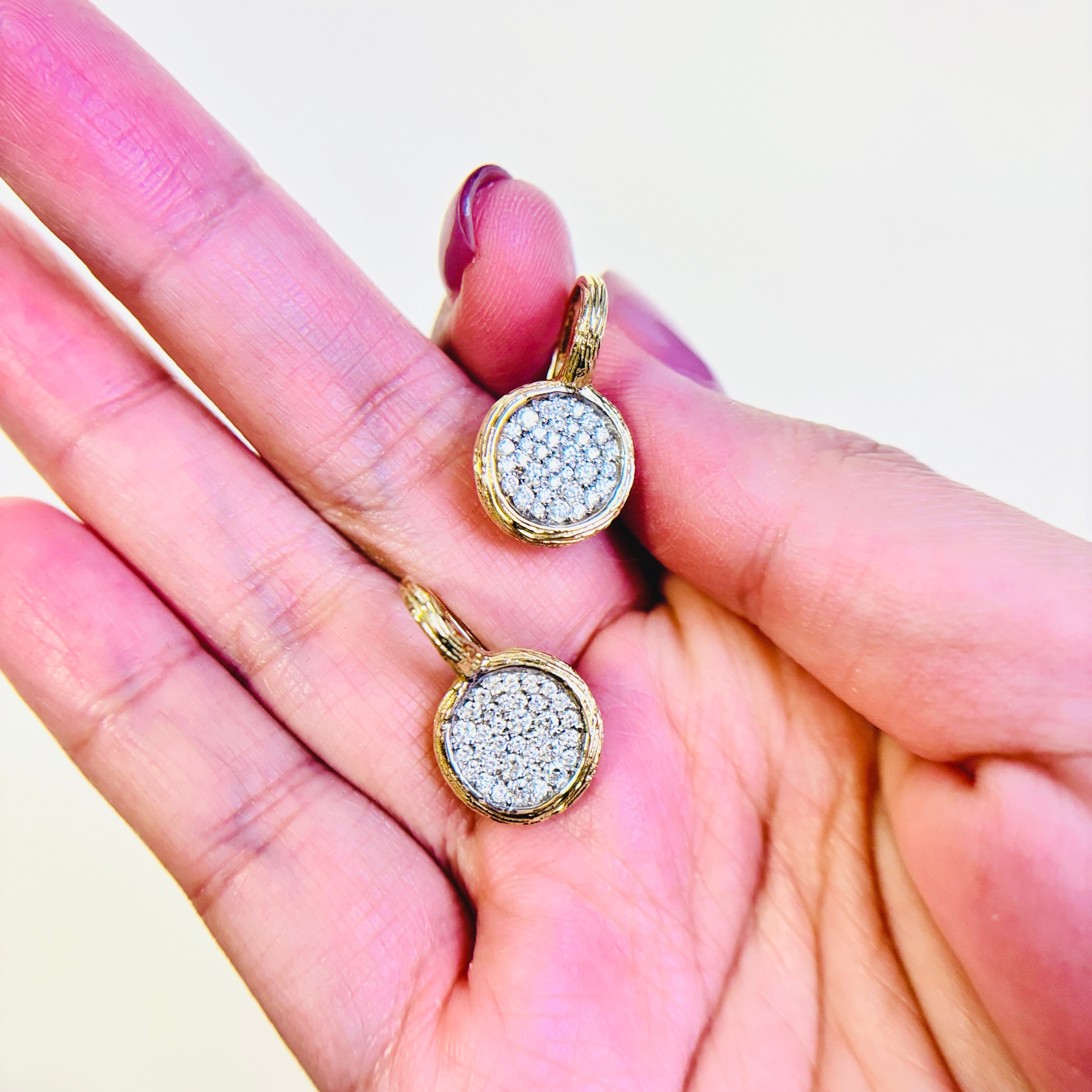 Boucles d'oreilles en or jaune 18 carats et diamants | 0,85 ct au total 