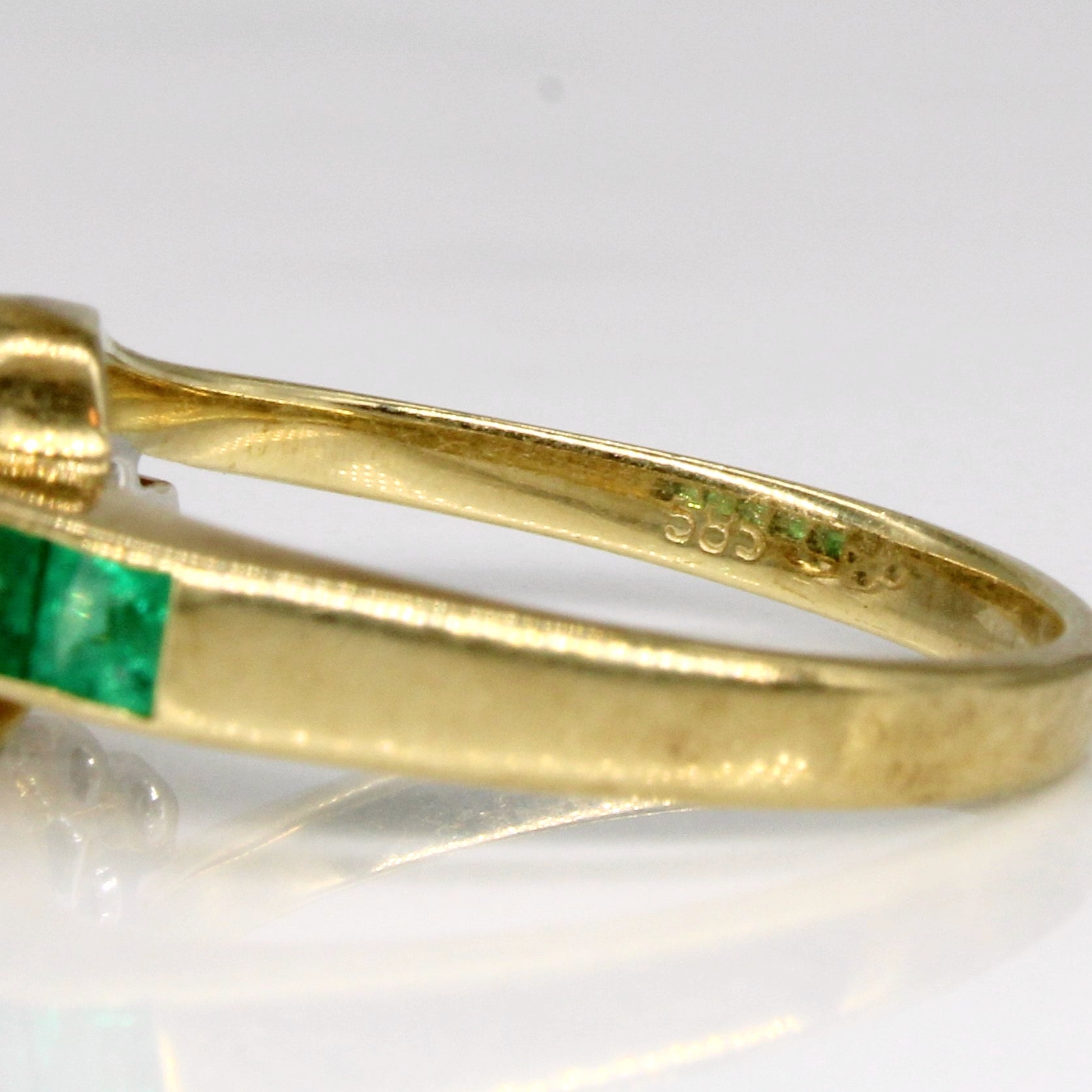 Emerald & Diamond Ring | 0.40ctw, 0.075ctw | SZ 6.25 |