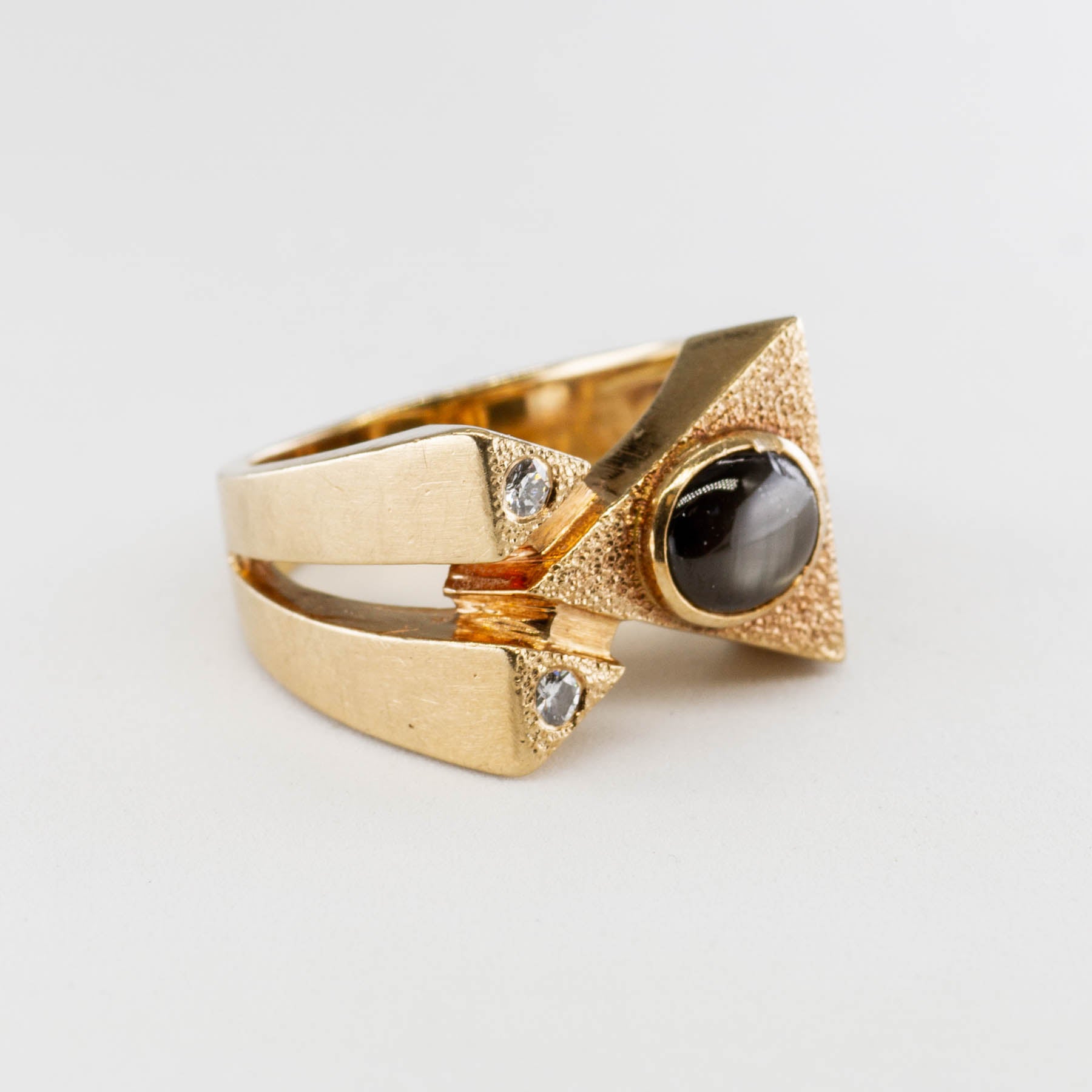 Abstract Diamond & Star Sapphire Ring | 0.05 ctw, SZ 5.75 |