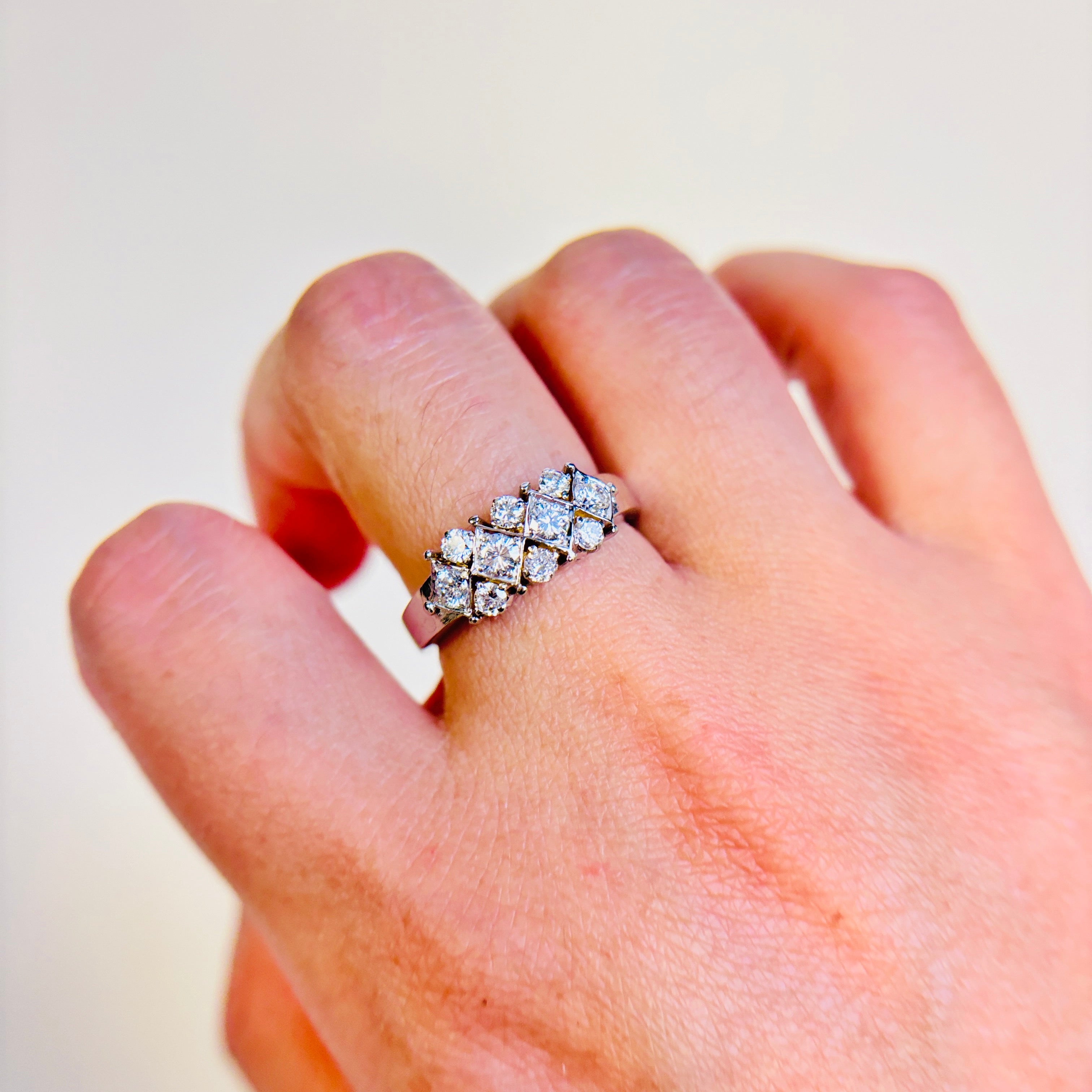 Bague en or blanc 14 carats sertie de trois rangées de diamants | 0,79 ct au total | Taille 8,25 