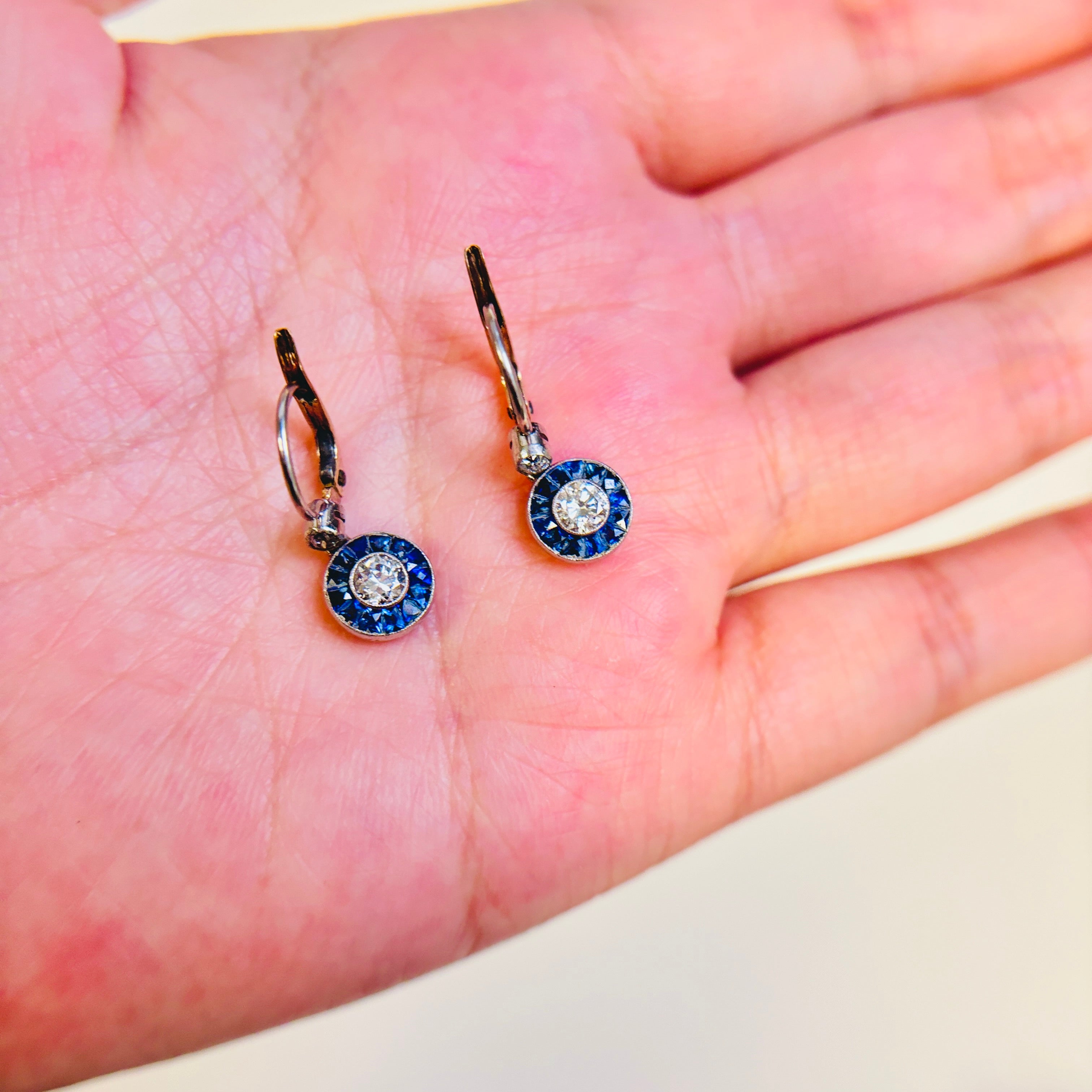 Boucles d'oreilles en or 18 carats serties de diamants et de saphirs | 0,44 ct, 0,6 ct, 0,05 ct | 