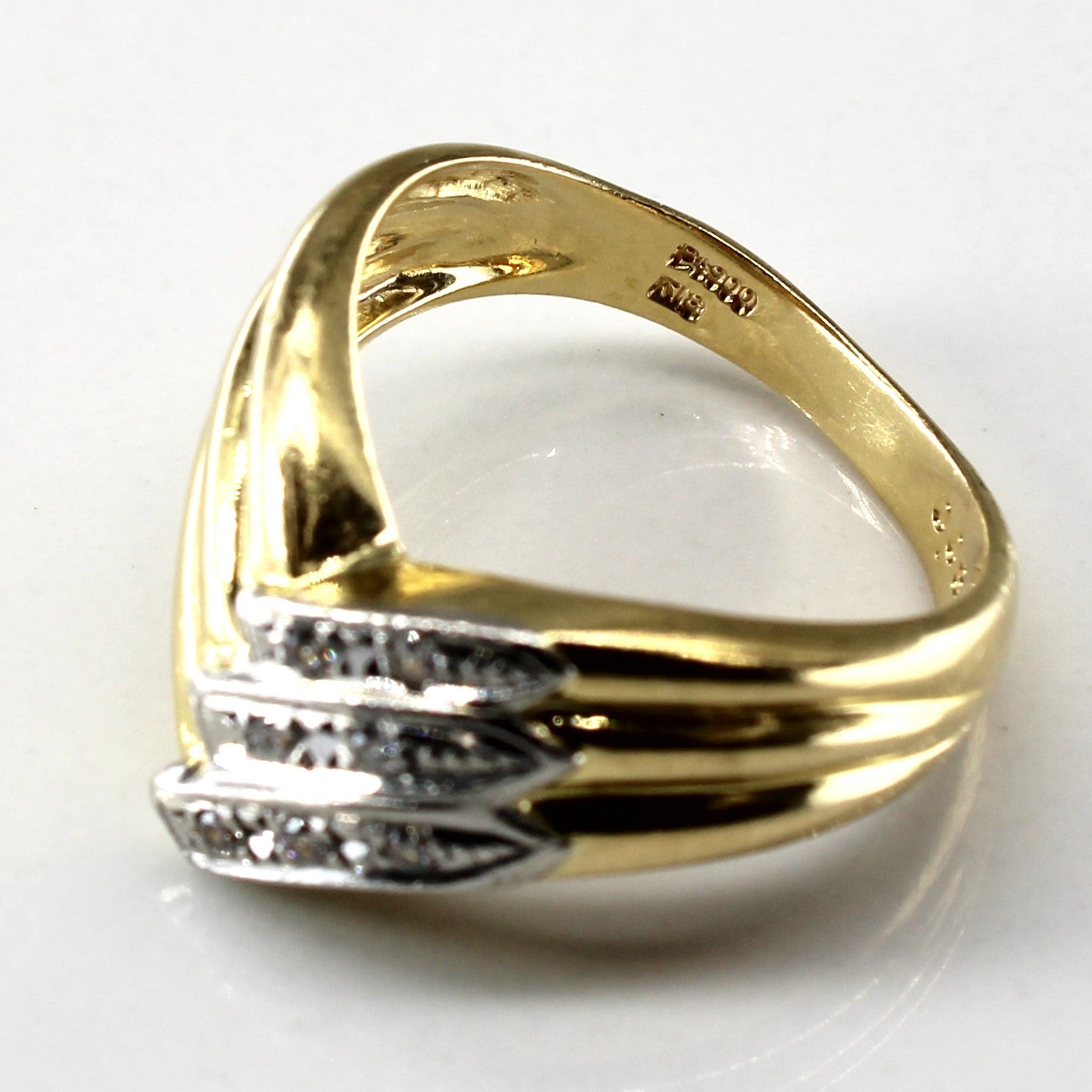 Chevron Diamond Ring | 0.08ctw | SZ 5.5 |