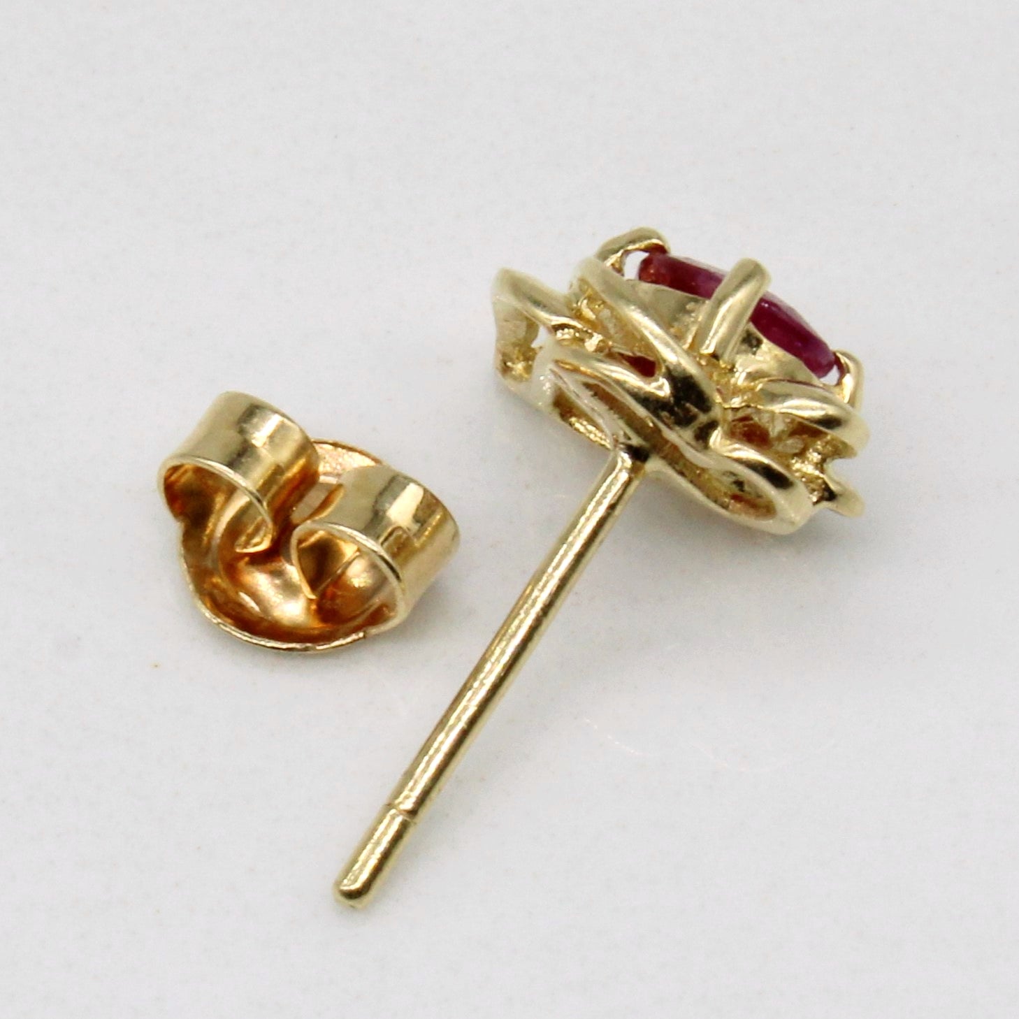 Boucles d'oreilles rubis et diamants | 0,56 ct, 0,04 ct | 