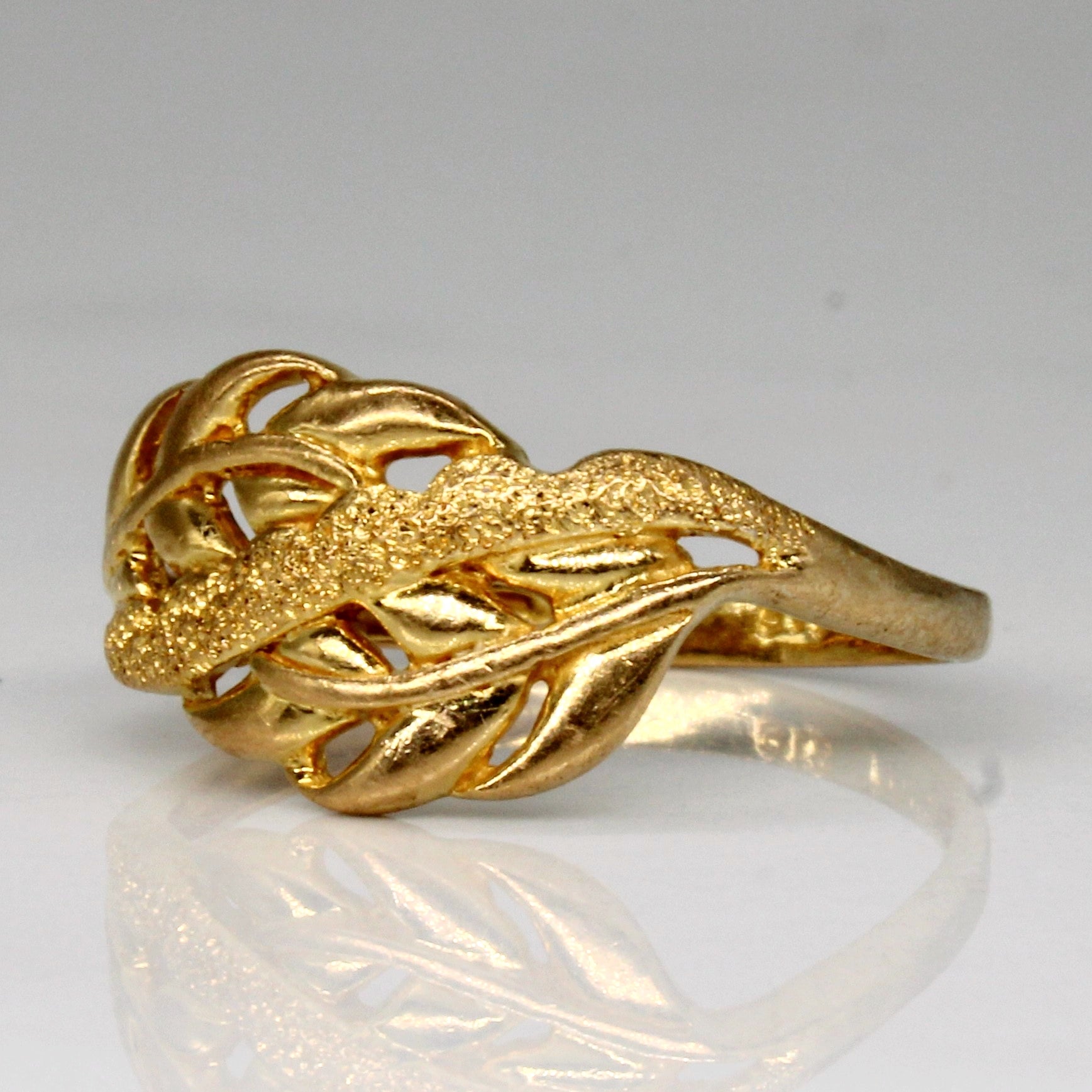 22k Yellow Gold Leaf Ring | SZ 6.25 |