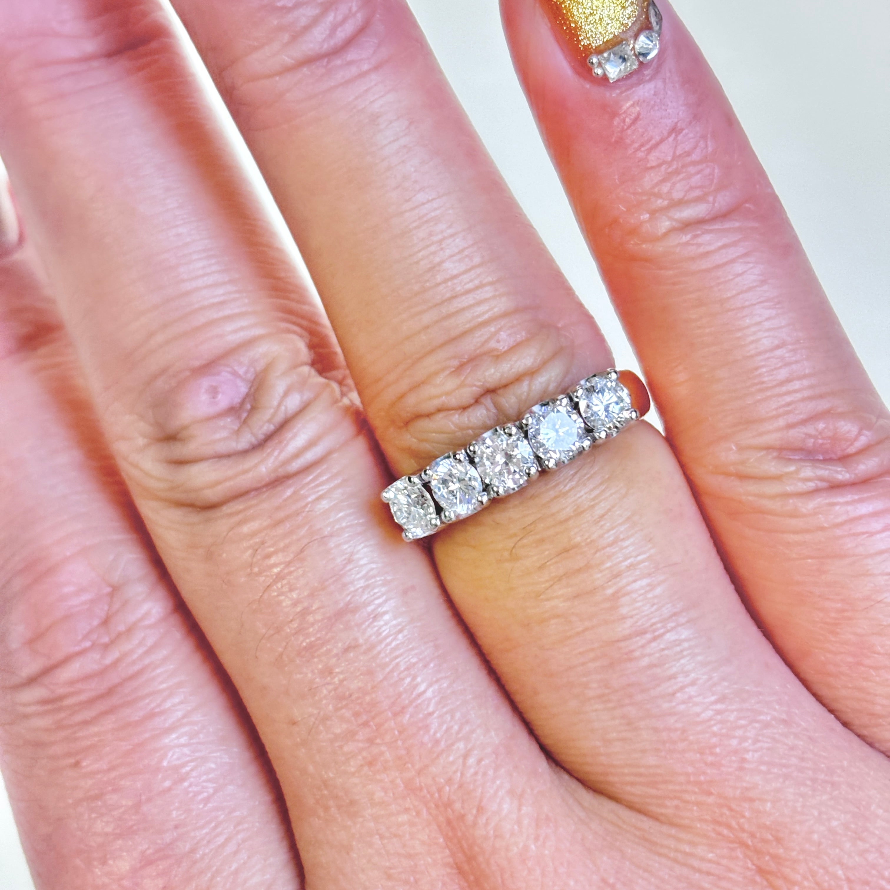 Bague en or jaune 14 carats sertie de cinq diamants | 0,87 ct au total | Taille 5,25 
