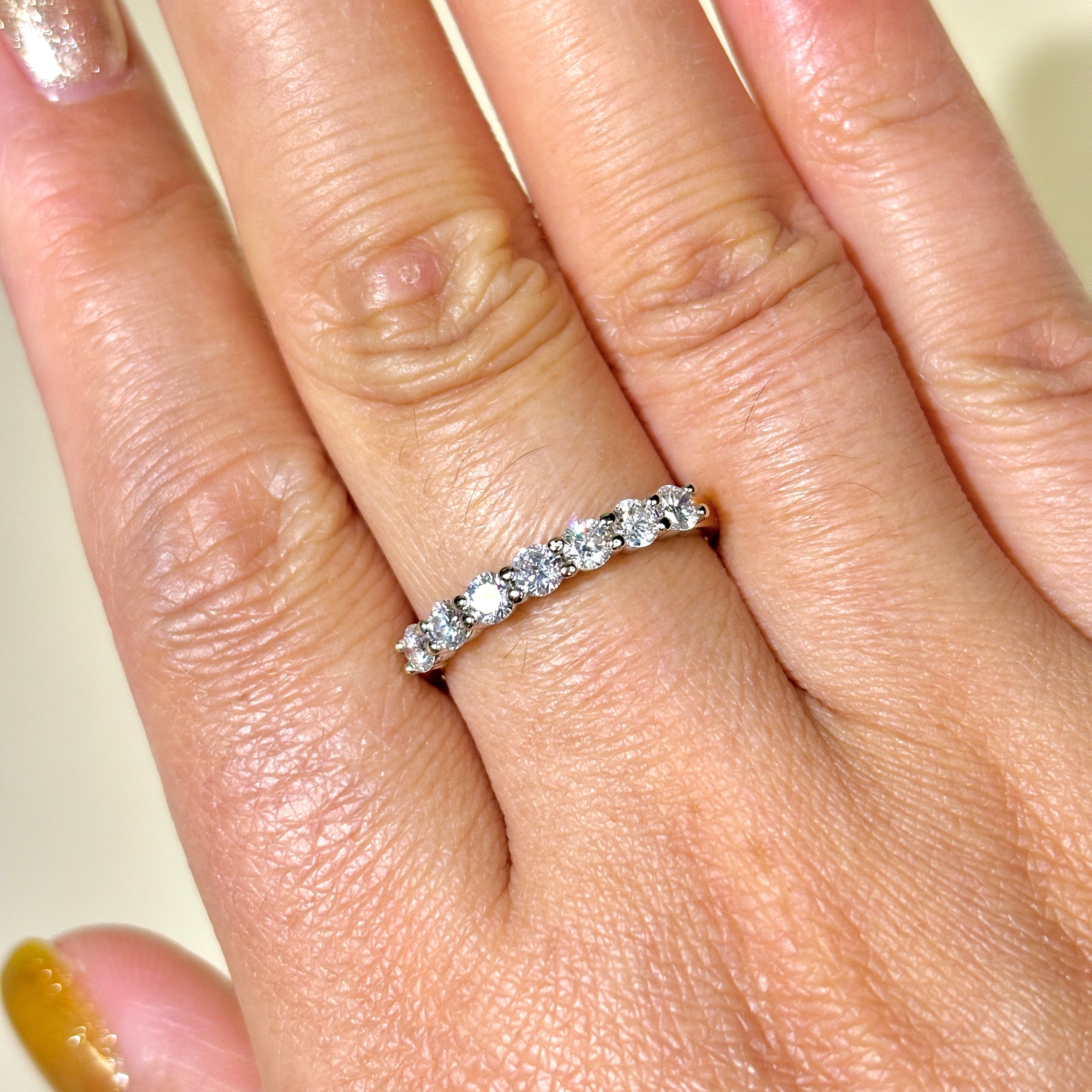 Bague en or jaune 14 carats sertie de sept diamants | 0,70 ct au total | Taille 8 