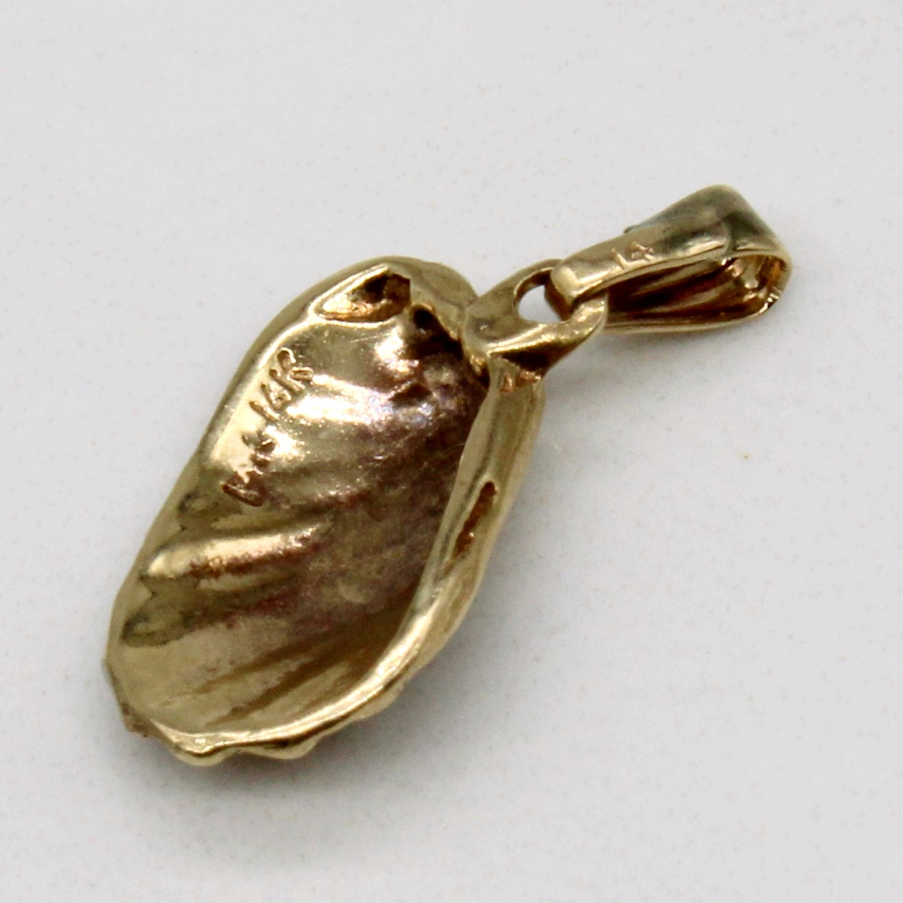 14k Yellow Gold Seashell Charm