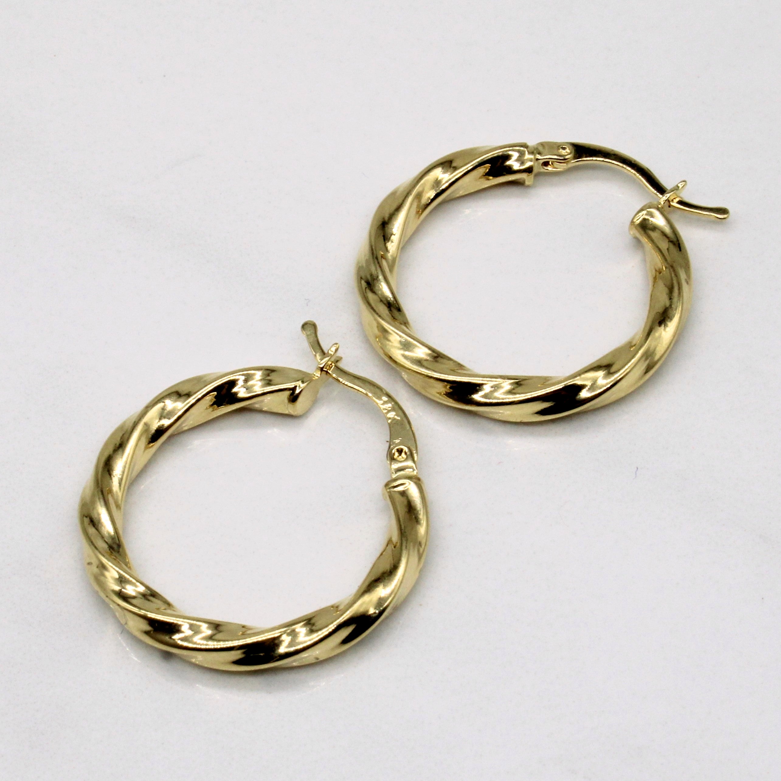 Boucles d'oreilles créoles torsadées en or jaune 18 carats 