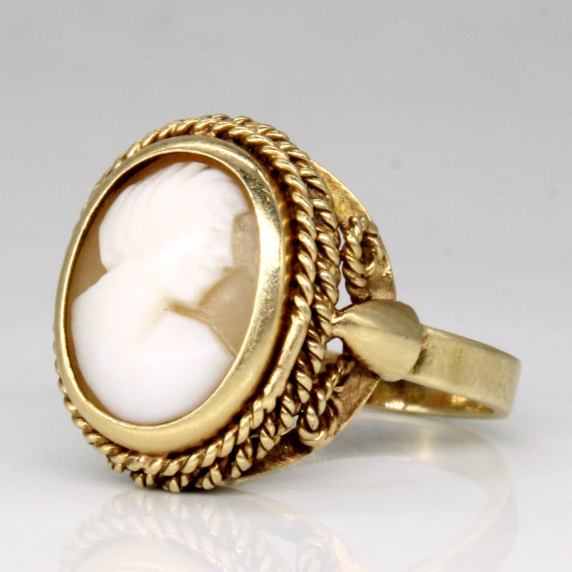 Seashell Cameo Ring | 1.70ct | SZ 5.75 |