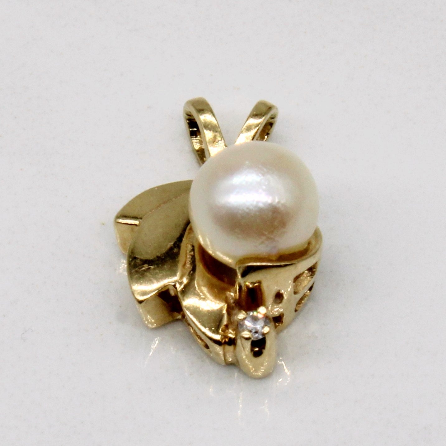 Cultured Pearl & Diamond Pendant | 0.01ct |