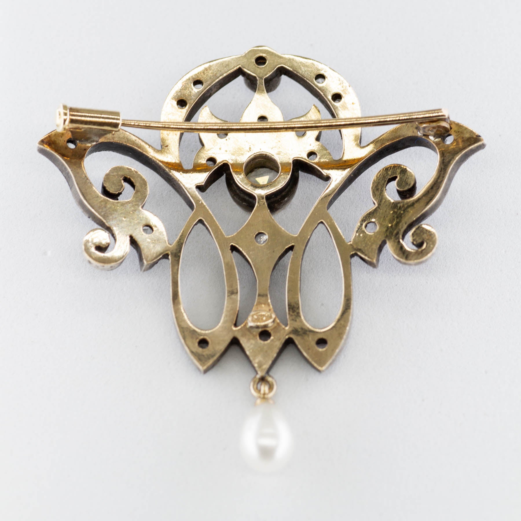 Art Nouveau Silver Topped Gold Brooch with Rose Cut Diamonds | 0.57 ctw |