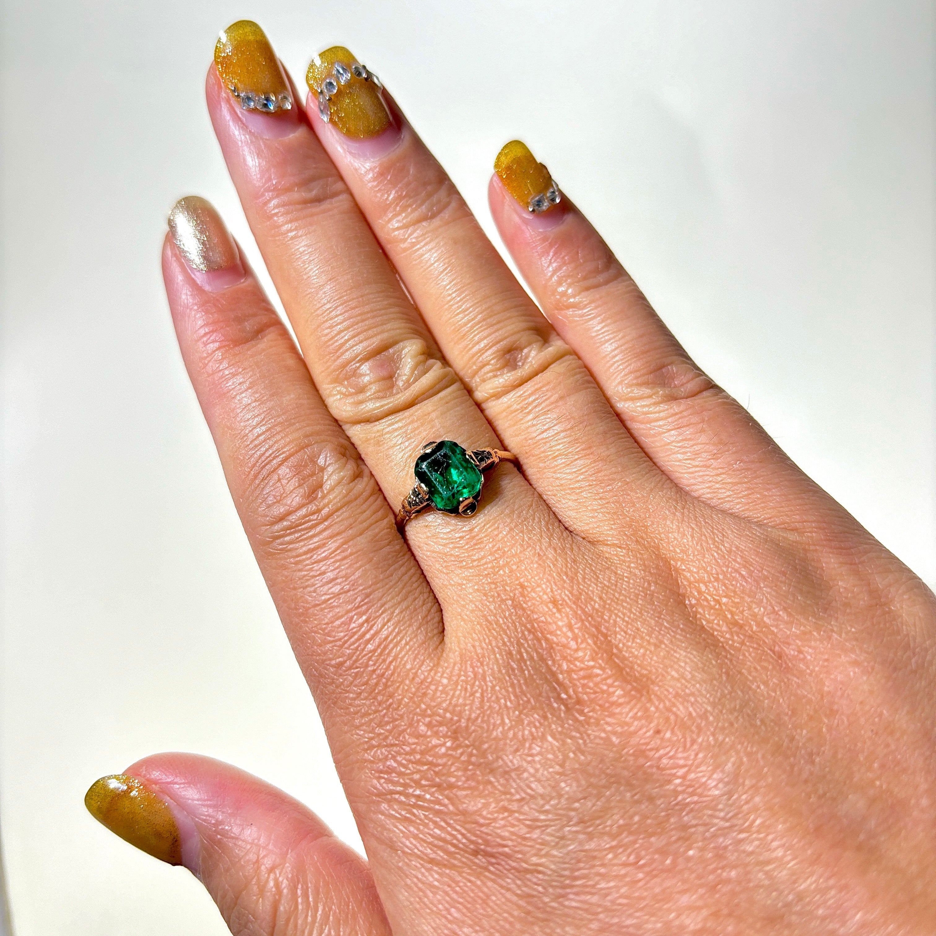 10K Yellow Gold Vintage Green Glass Ring | SZ 7.25