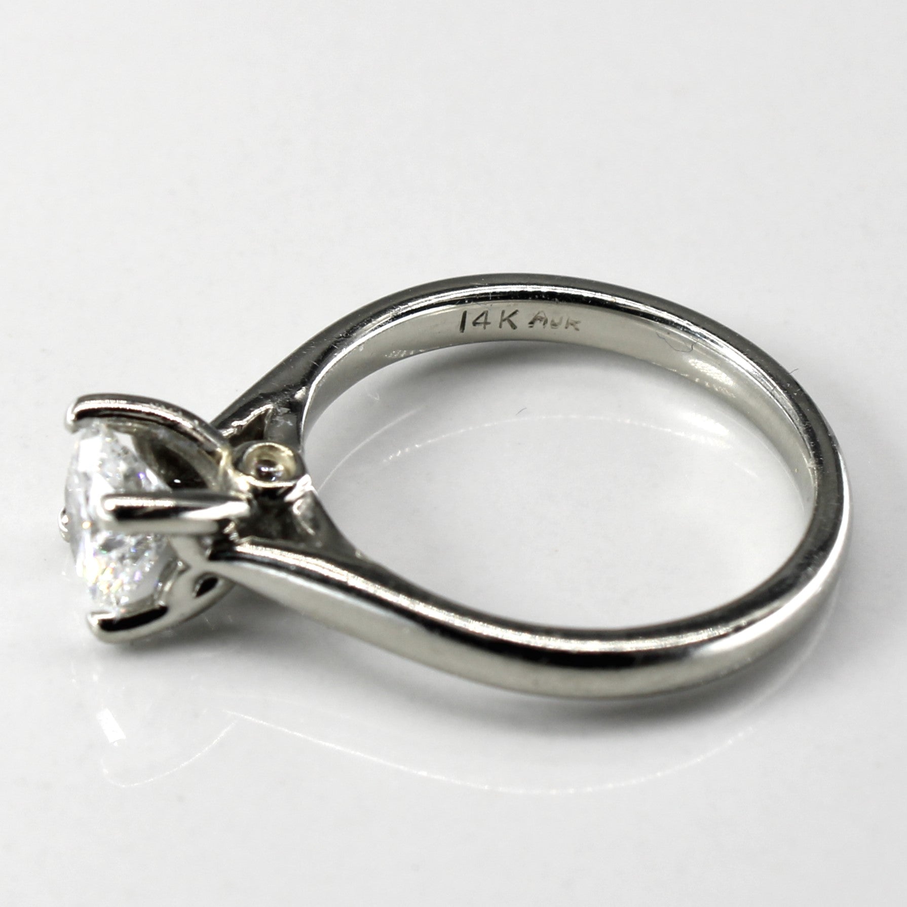 Solitaire with Accents Diamond Ring | 1.00ctw SI1/SI2 G | SZ 6 |