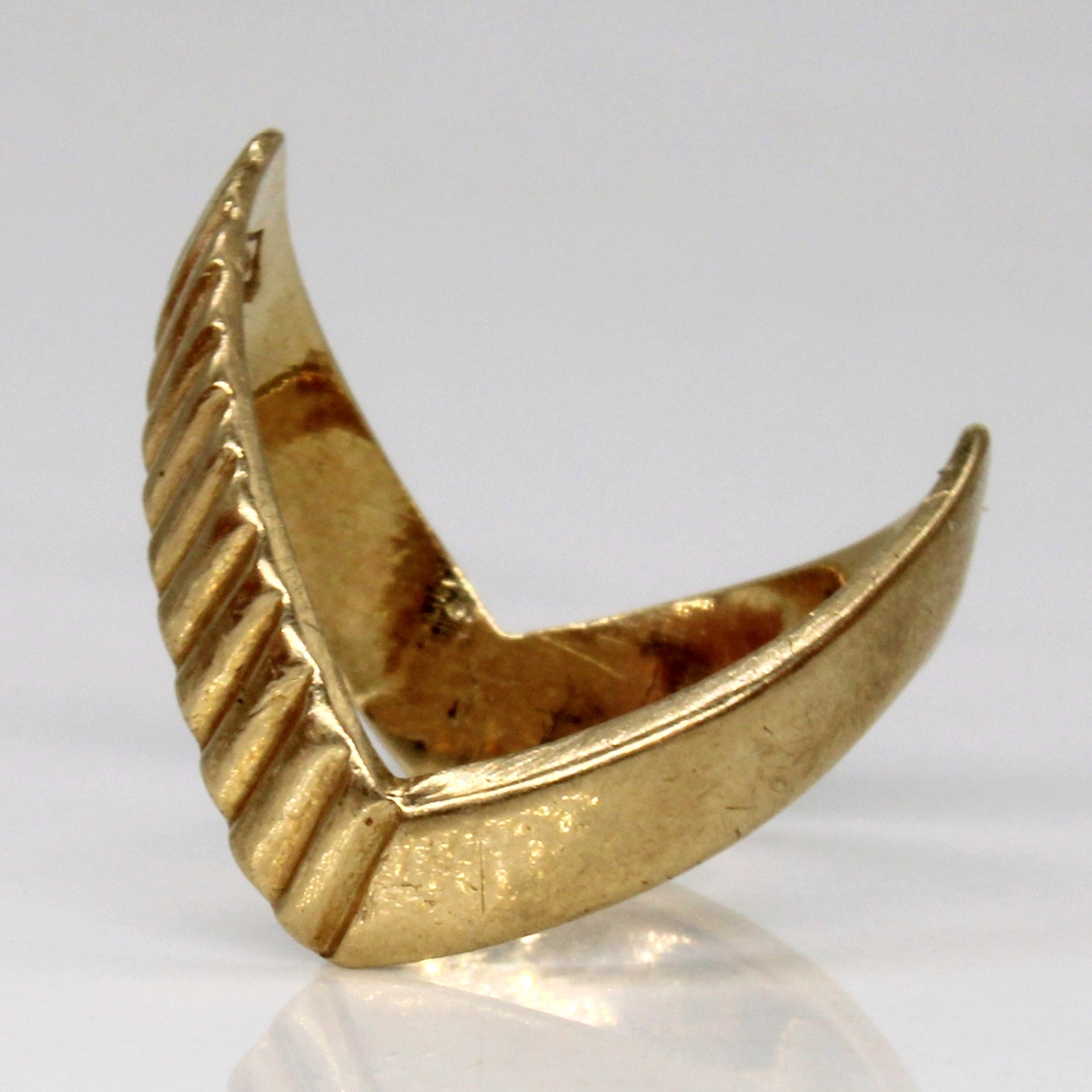 10k Yellow Gold V Ring | SZ 6.25 |