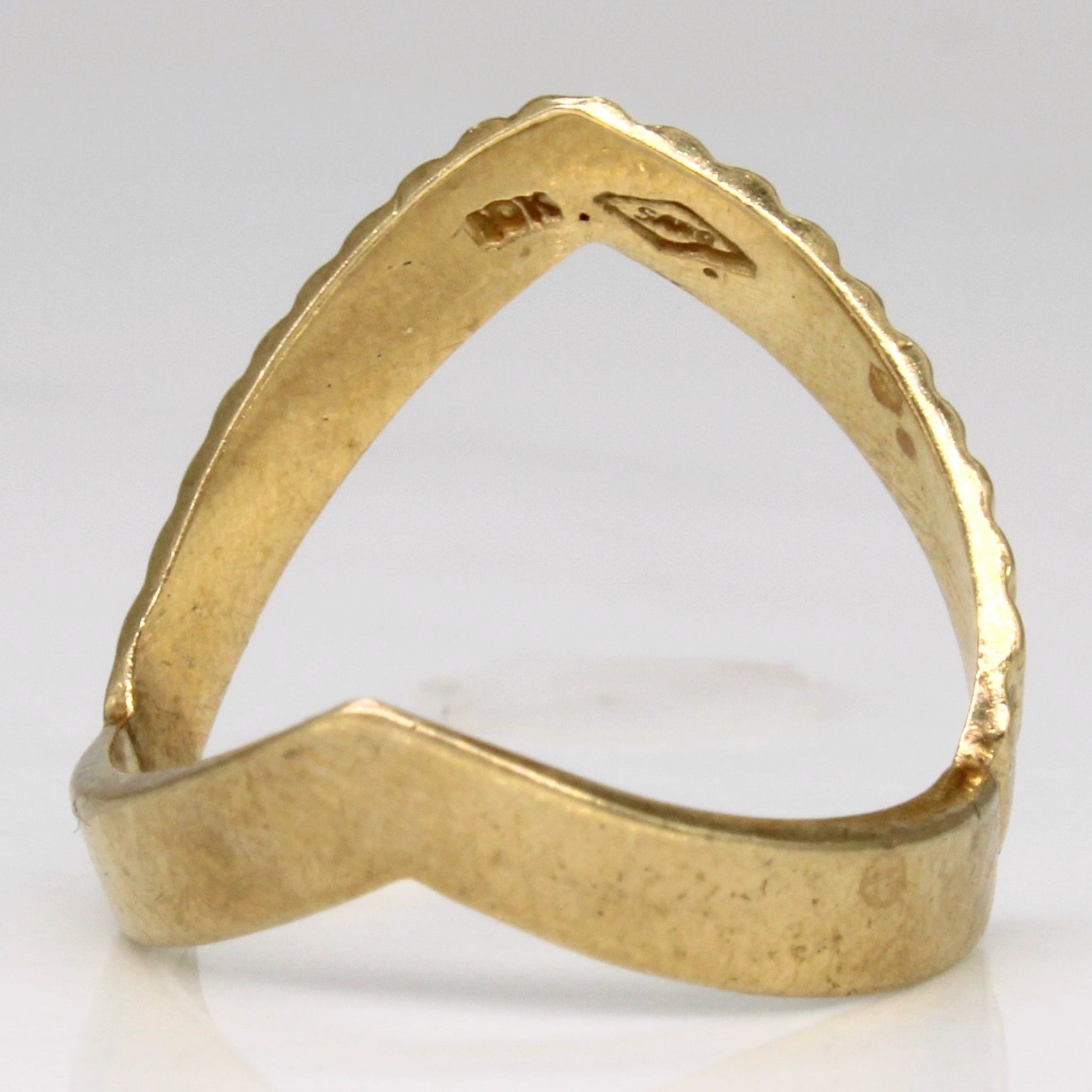 10k Yellow Gold V Ring | SZ 6.25 |