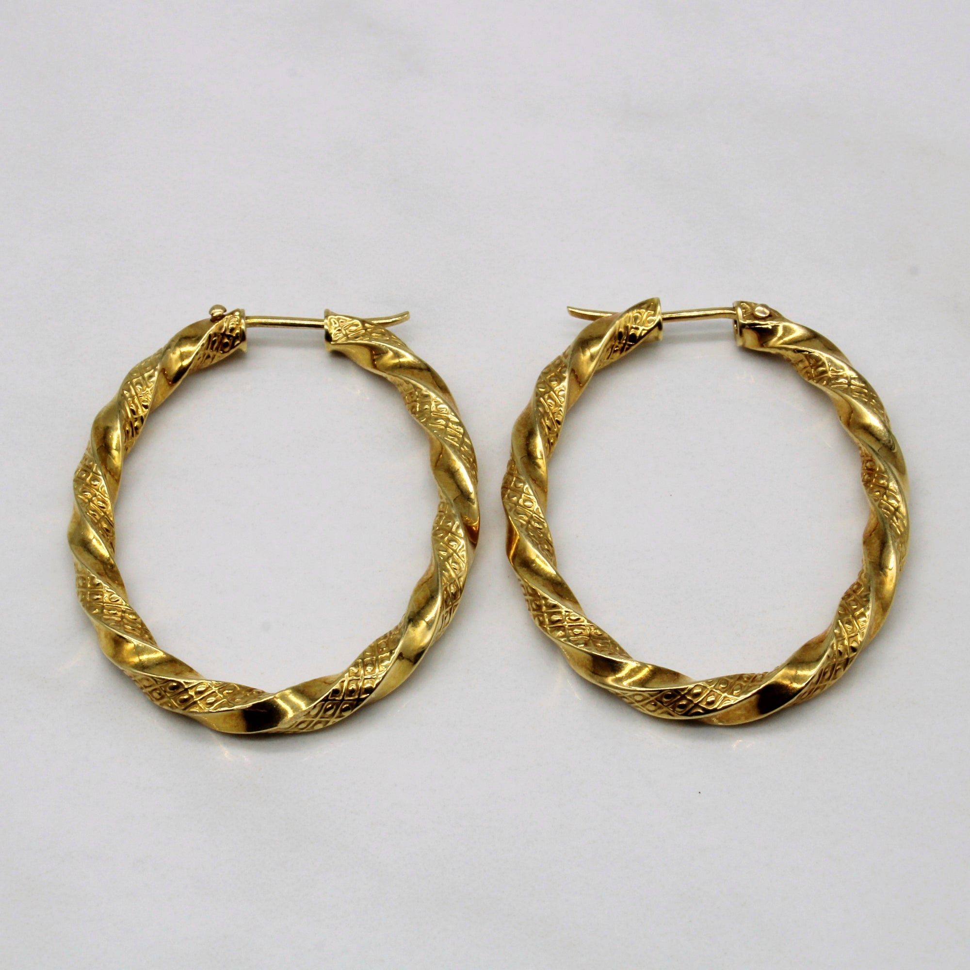 18k Yellow Gold Twisted Oval Hoop Earrings