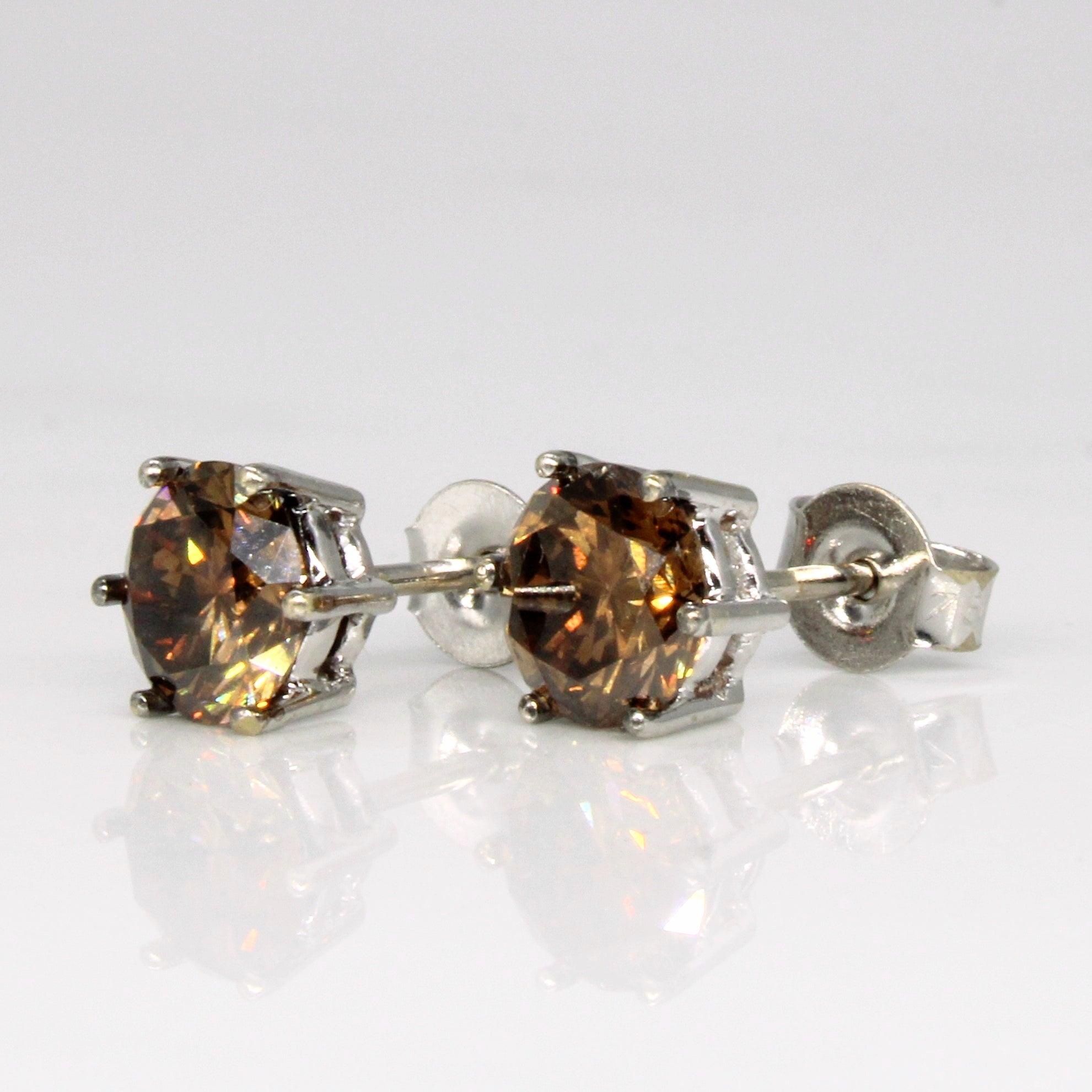 Boucles d'oreilles puces en diamant brun vif | 2,00 ct | 