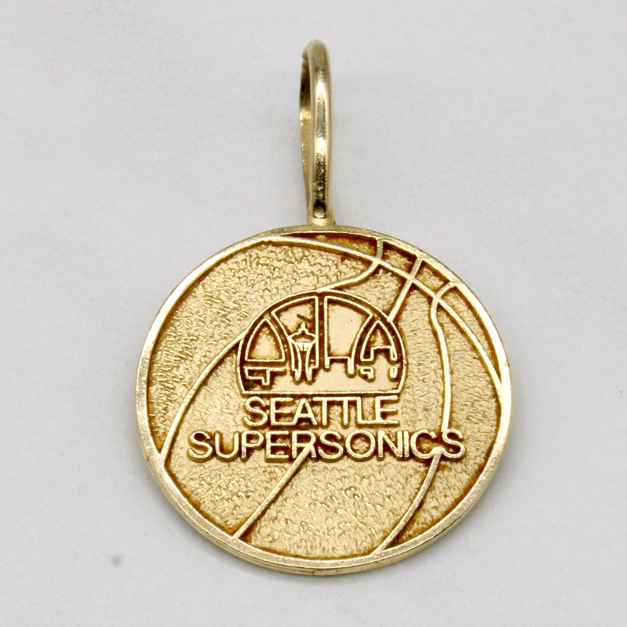 Breloque Seattle Supersonics en or jaune 14 carats 