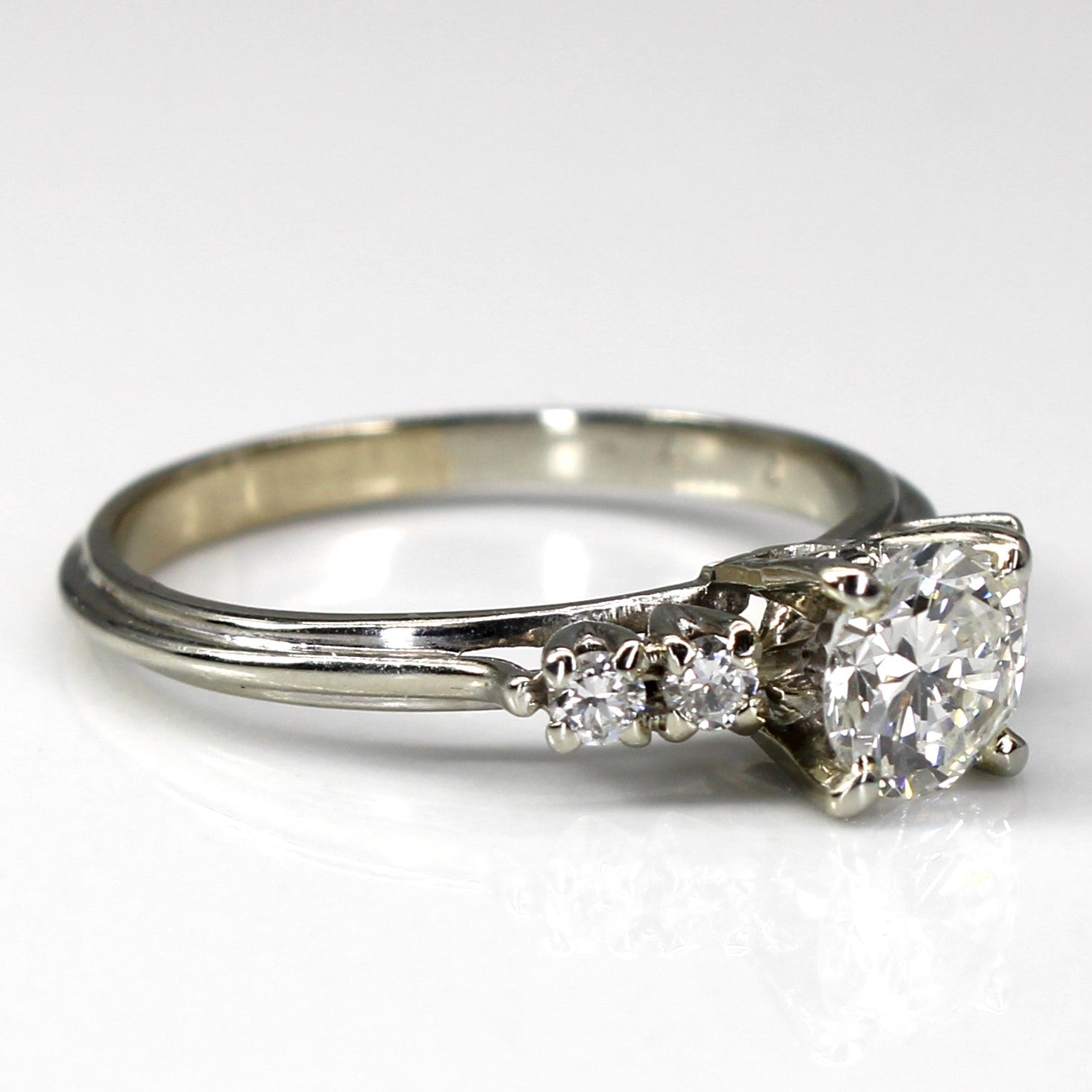 Solitaire with Accents Diamond Ring | 0.74ctw VS2 H/I | SZ 6.5 |