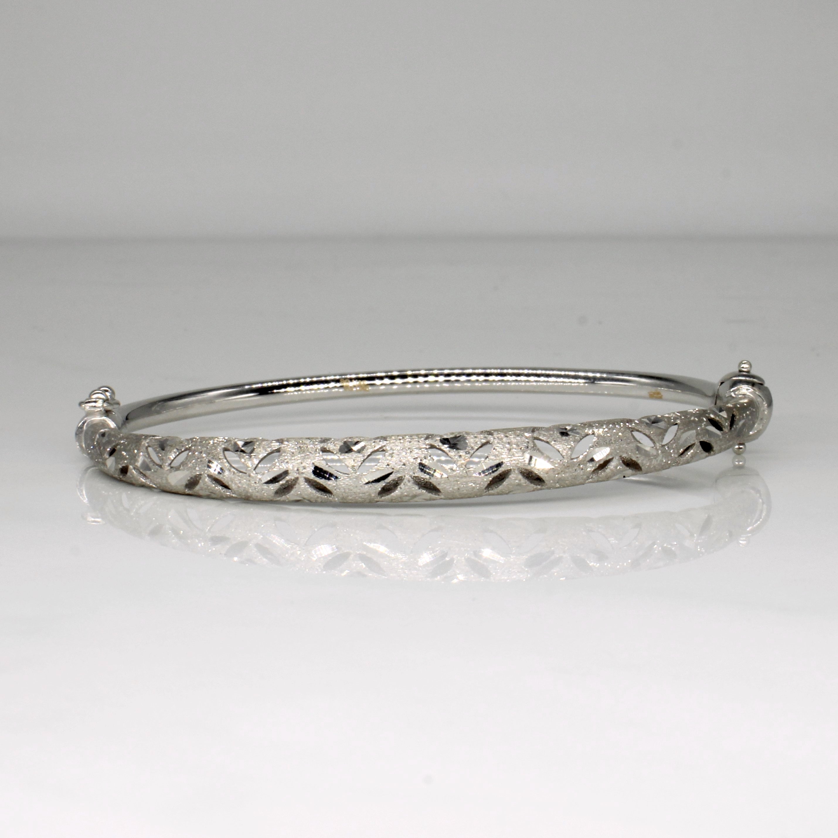 18k White Gold Bangle Bracelet | 7" |