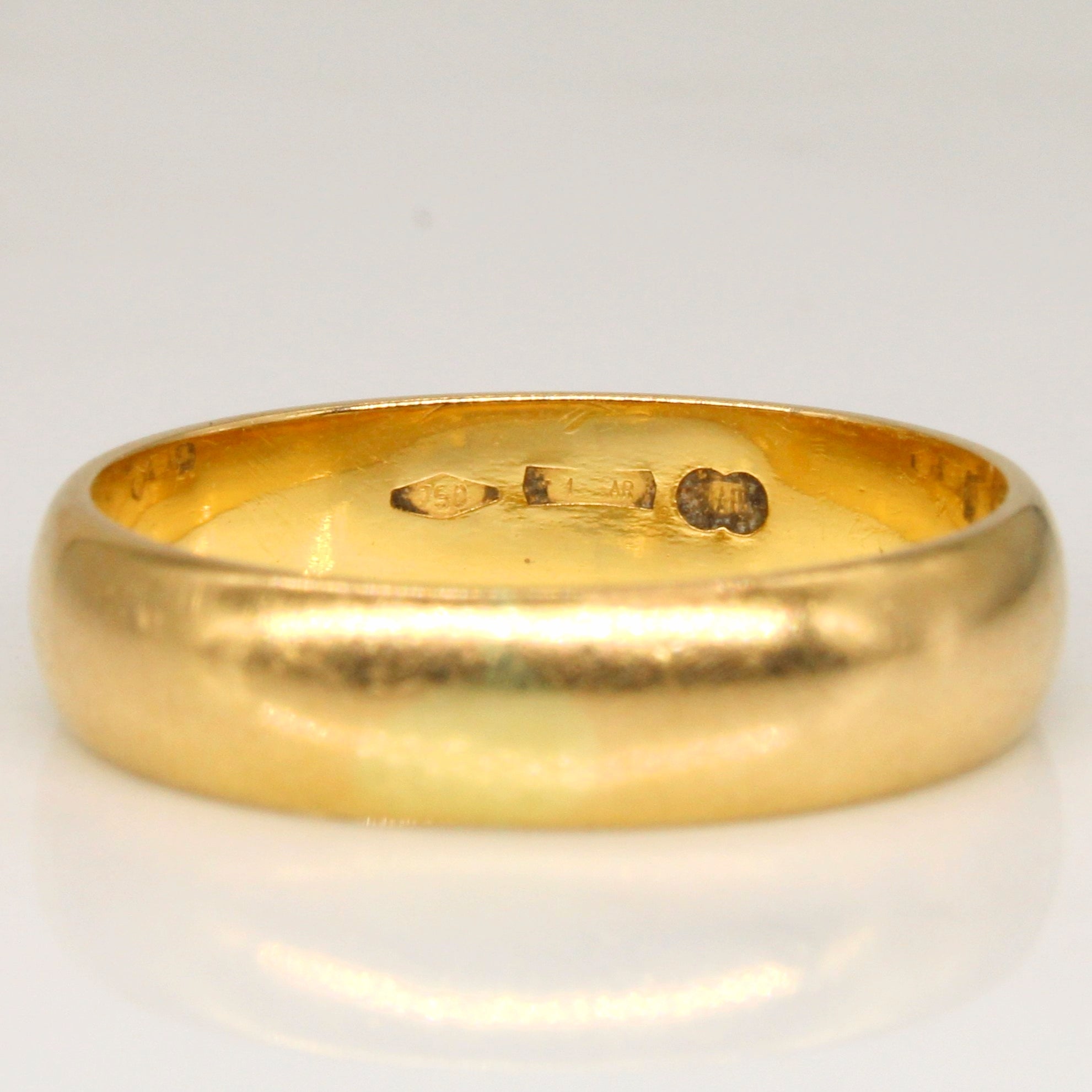 18k Yellow Gold Wedding Band | SZ 6.75 |