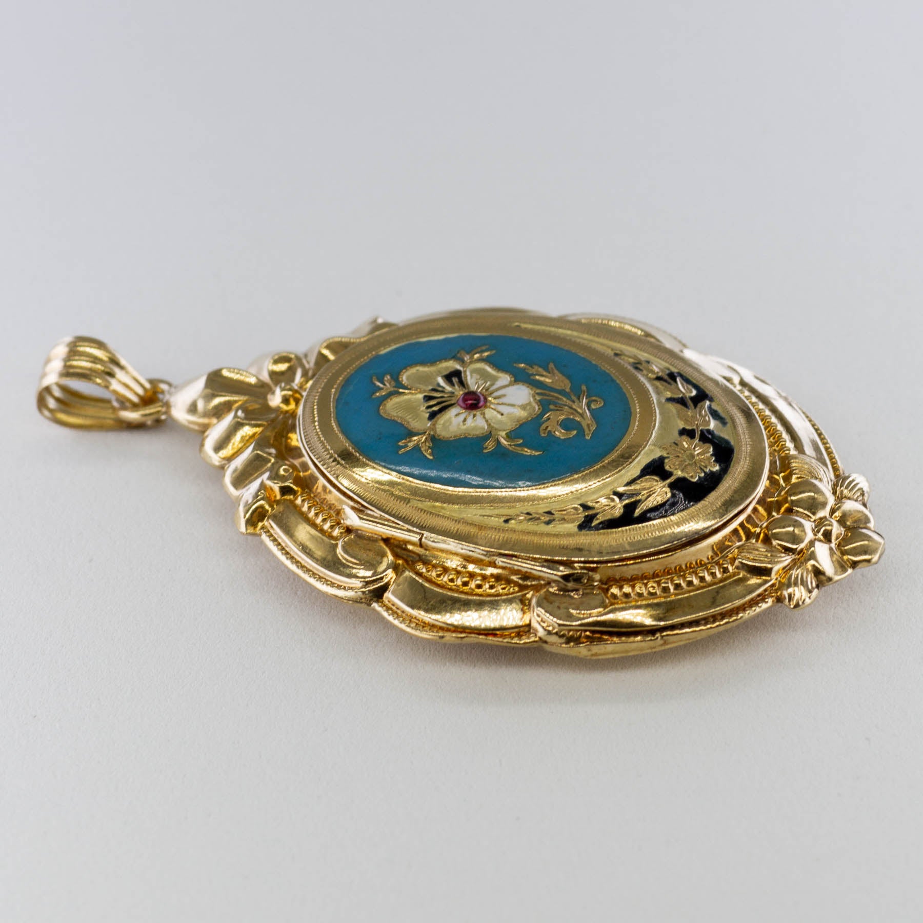 Early Mid Century Enamelled Floral Locket | 0.02ct |