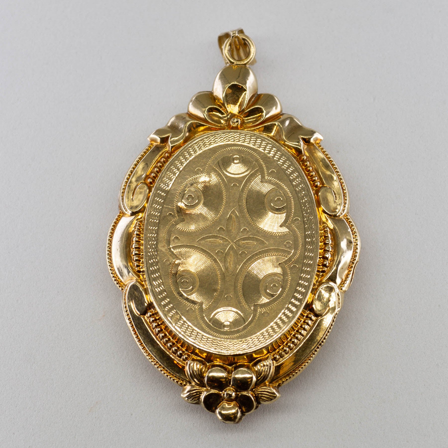 Early Mid Century Enamelled Floral Locket | 0.02ct |
