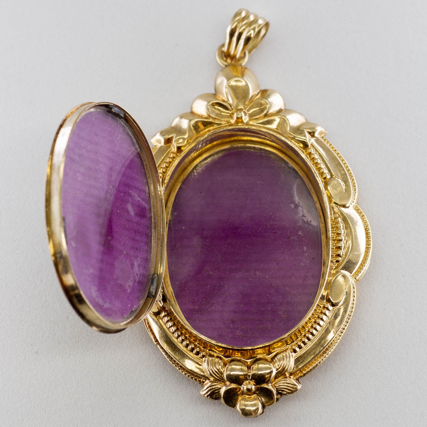 Early Mid Century Enamelled Floral Locket | 0.02ct |