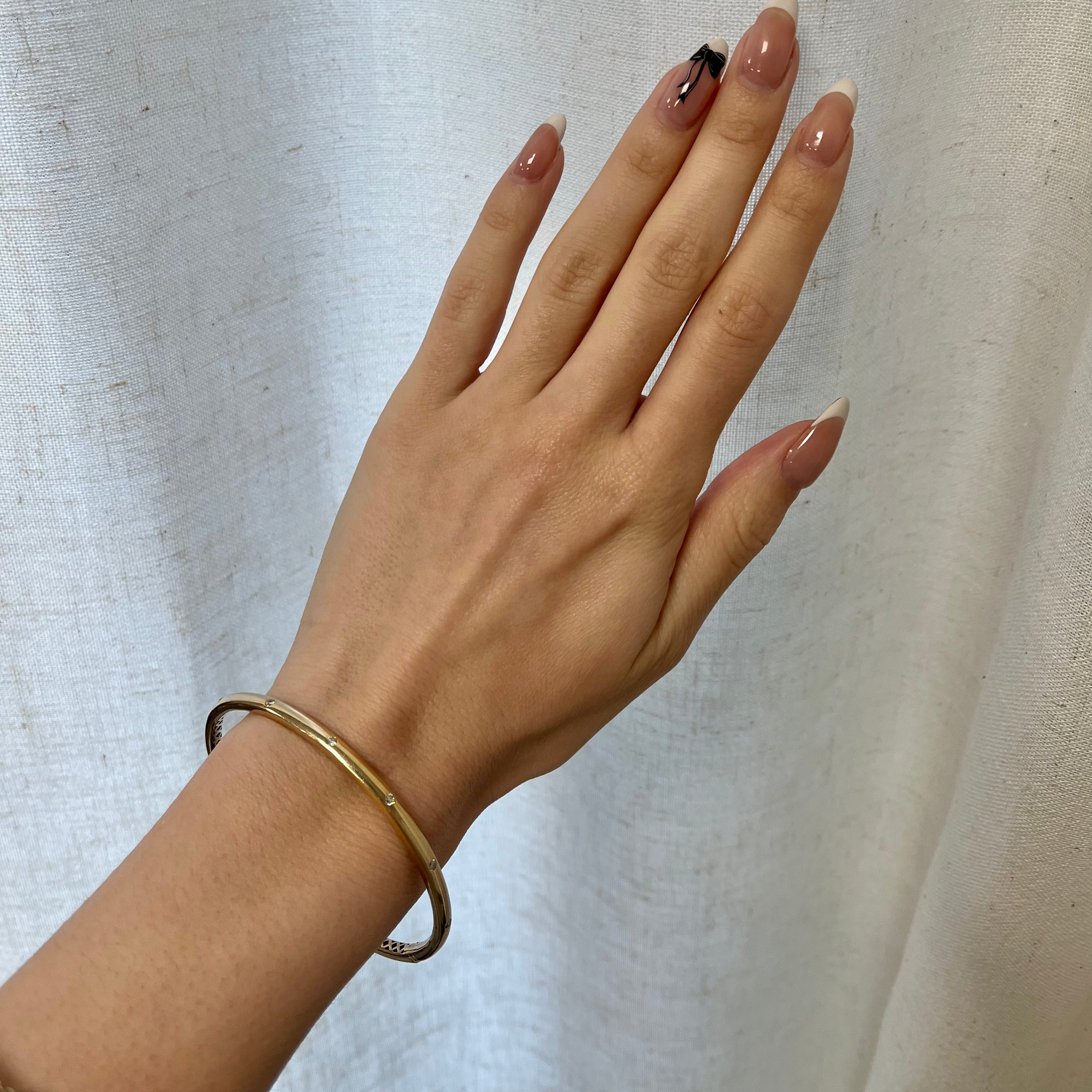 Bracelet jonc serti de diamants | 0,10 ct | 17,8 cm | 