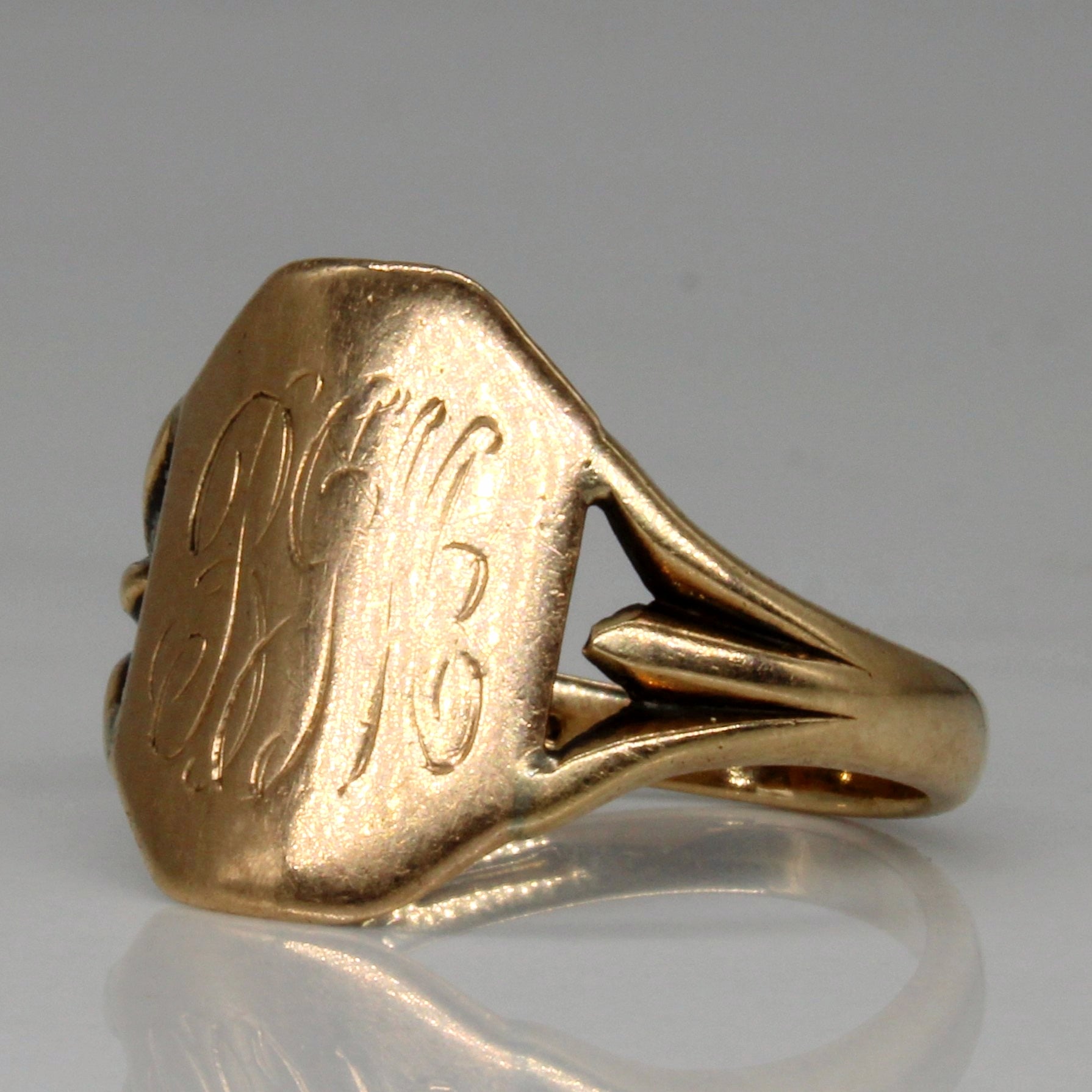 14k Yellow Gold Initial Ring | SZ 6.75 |
