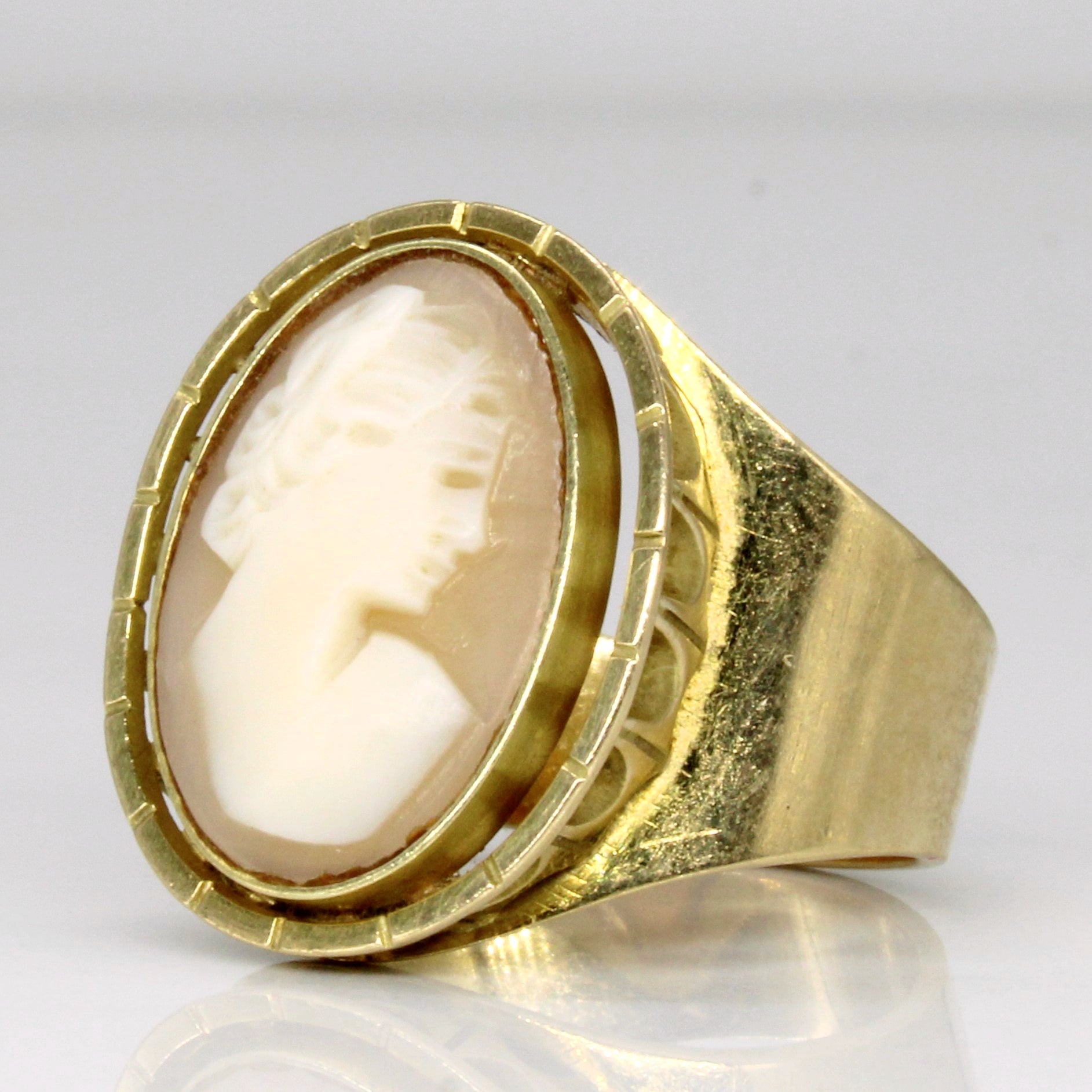Sea Shell Cameo Ring | 4.00ct | SZ 6.5 |