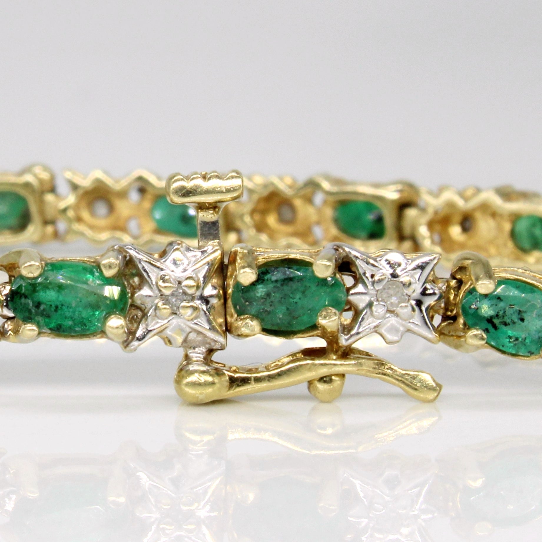 Emerald & Diamond Bracelet | 3.25ctw, 0.09ctw | 7" |