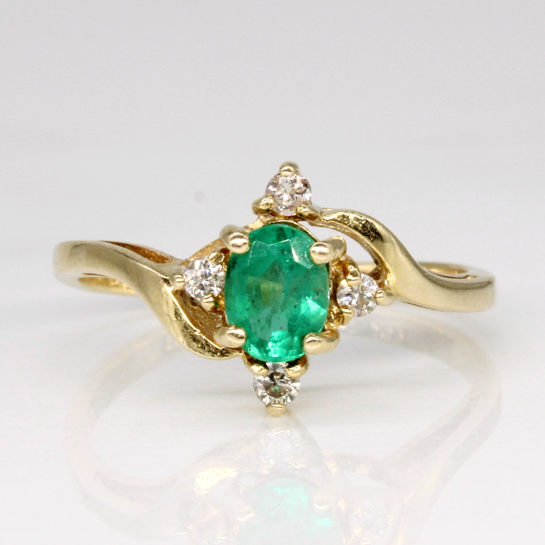 Emerald & Diamond Cocktail Ring | 0.30ct, 0.06ctw | SZ 5.5 |