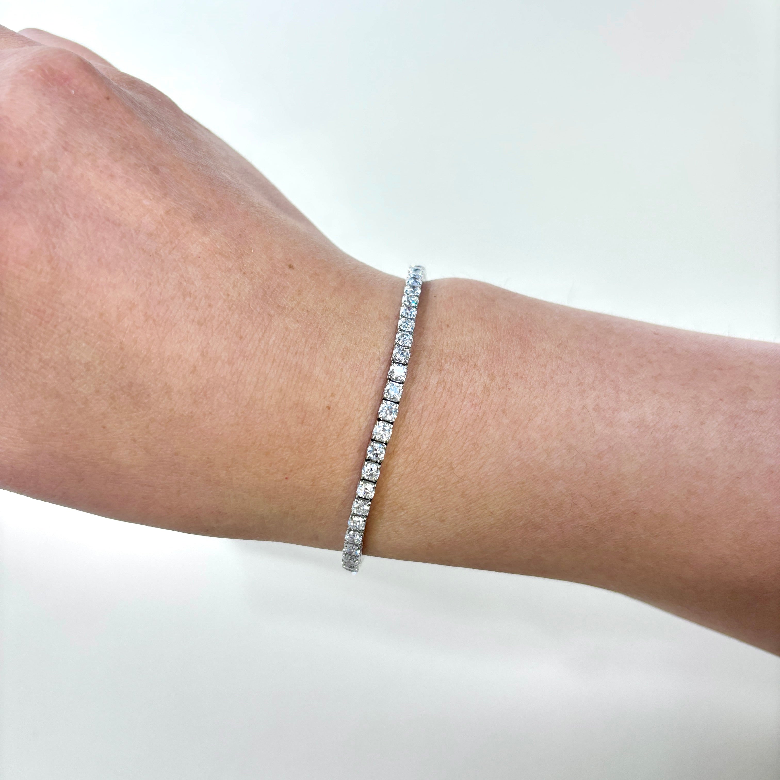 Bracelet tennis en or blanc 14 carats et diamants | 3,71 ct au total | Taille 7" 