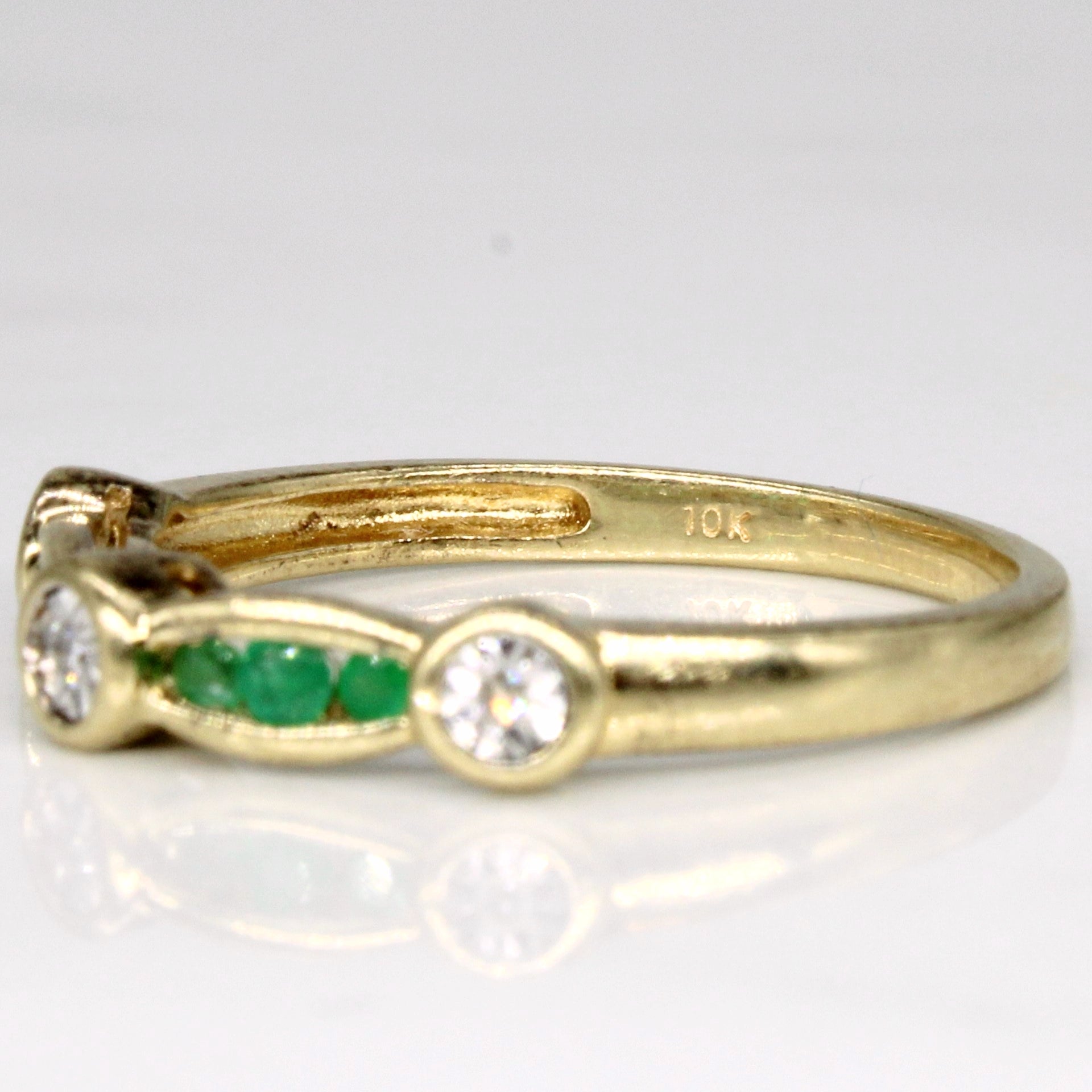 Emerald & Diamond Ring | 0.08ctw, 0.03ctw | SZ 7 |