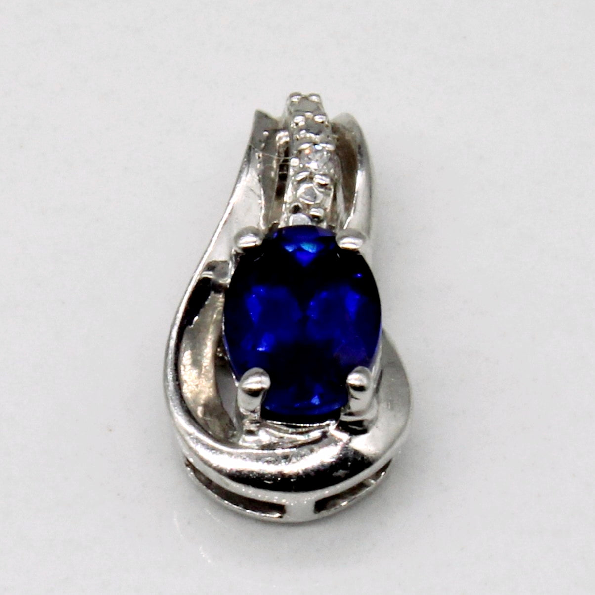 Pendentif saphir synthétique et diamant | 1,00 ct, 0,01 ct | 