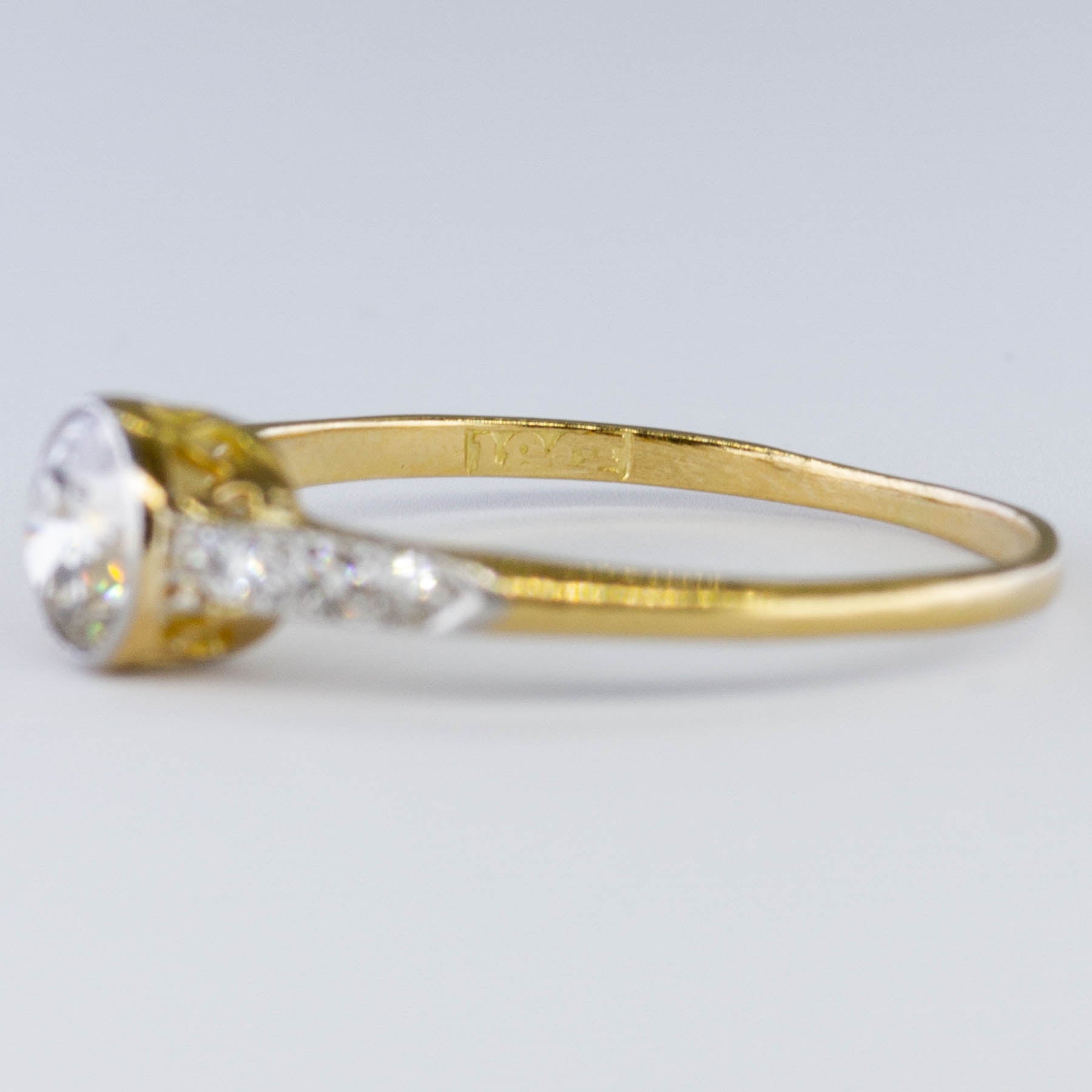 Bague Art Déco en or 18 carats et platine, diamant taille ancienne européenne | 0,66 ct | Taille 7,5 |