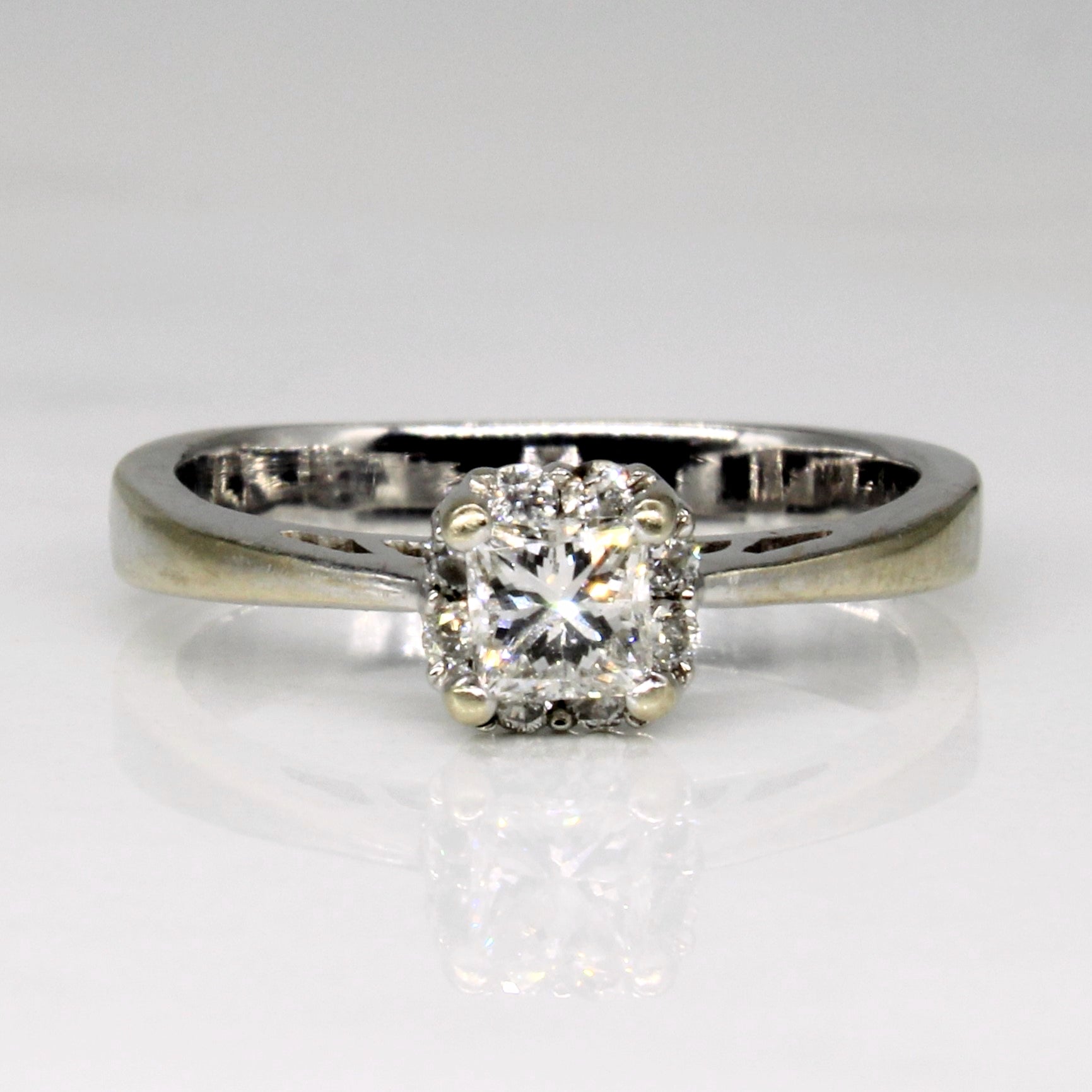Diamond Halo Engagement Ring | 0.29ctw | SZ 3.75 |