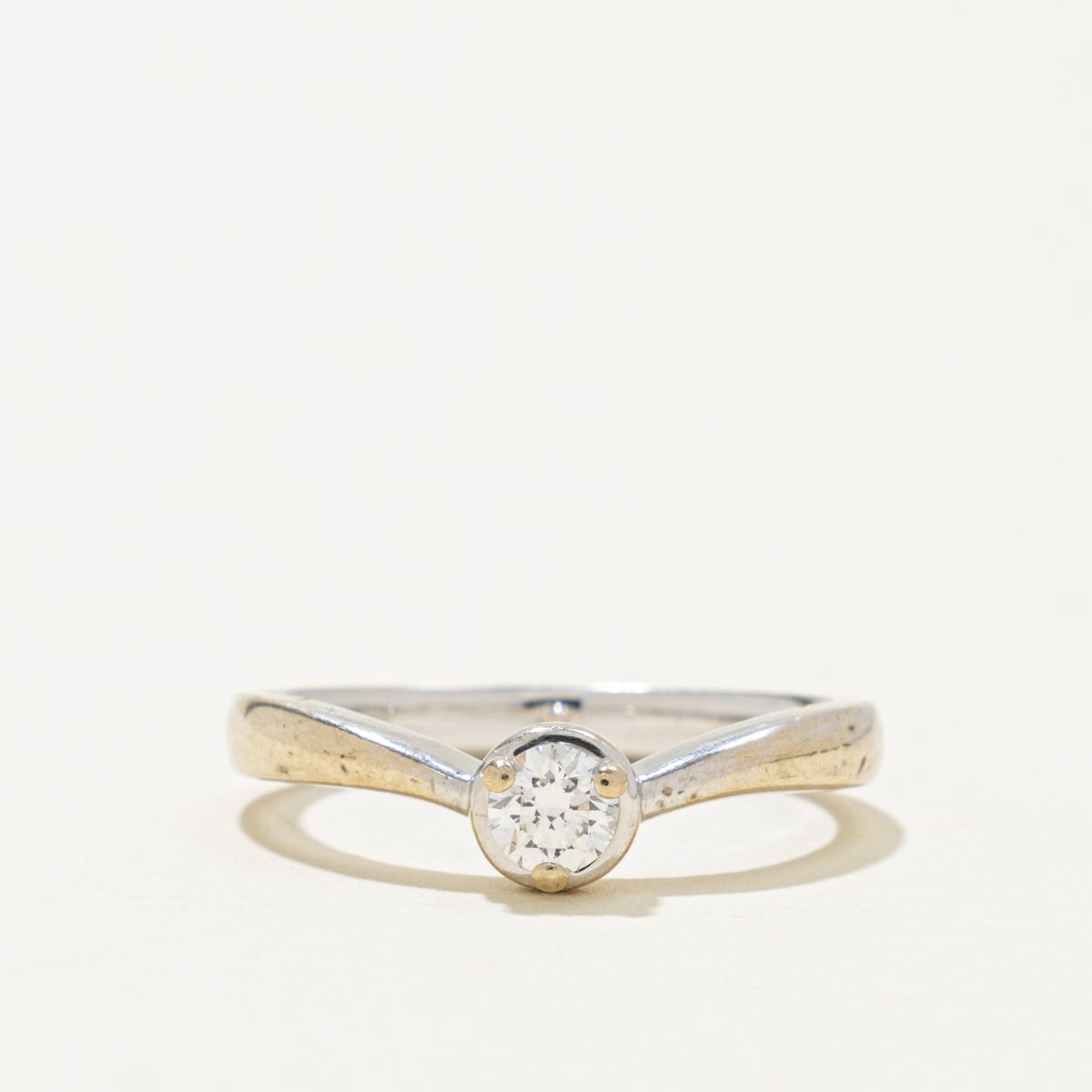 18k Solitaire Diamond Plain Chevron Ring | 0.19ct | SZ 5.5