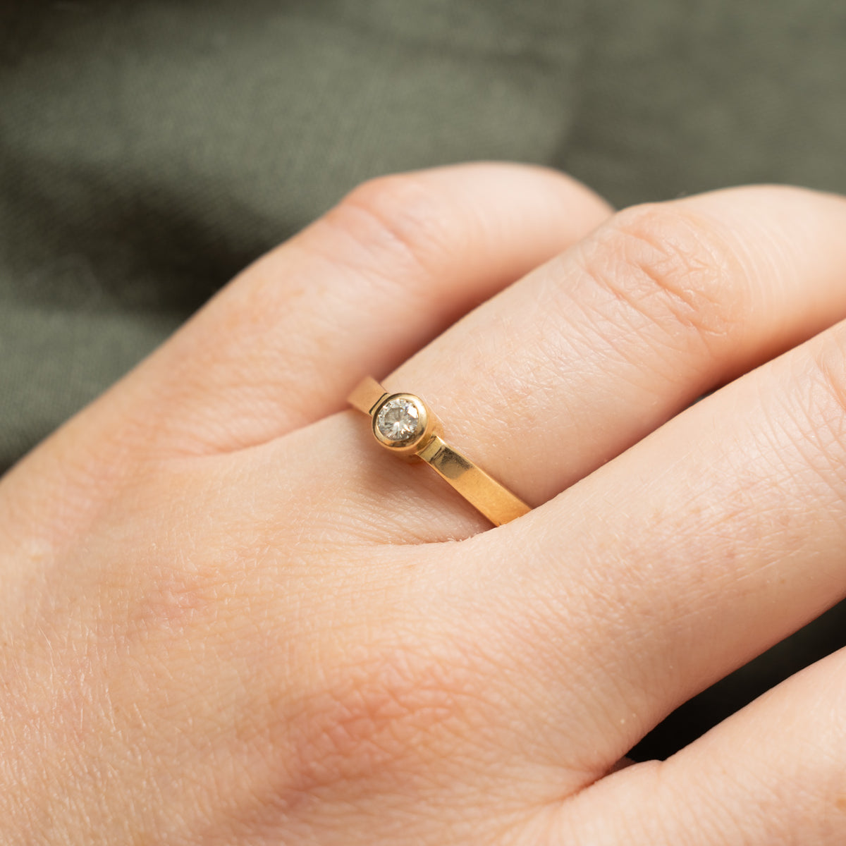 14k Solitaire Diamond Reverse Tapered Ring | 0.14ct | SZ 7