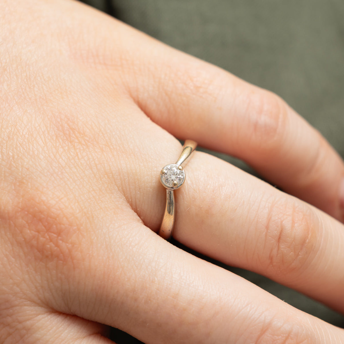 18k Solitaire Diamond Plain Chevron Ring | 0.19ct | SZ 5.5