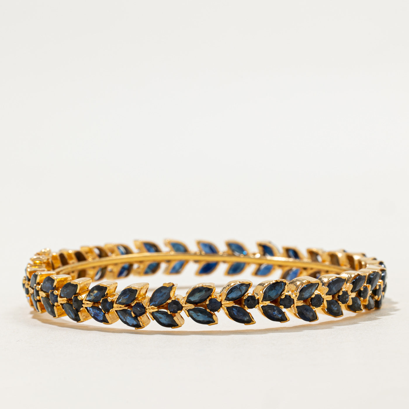 【VAINON】Wrinkle Bangle 22k Unheated Sapphire Bangle Bracelet | 11.46ctw