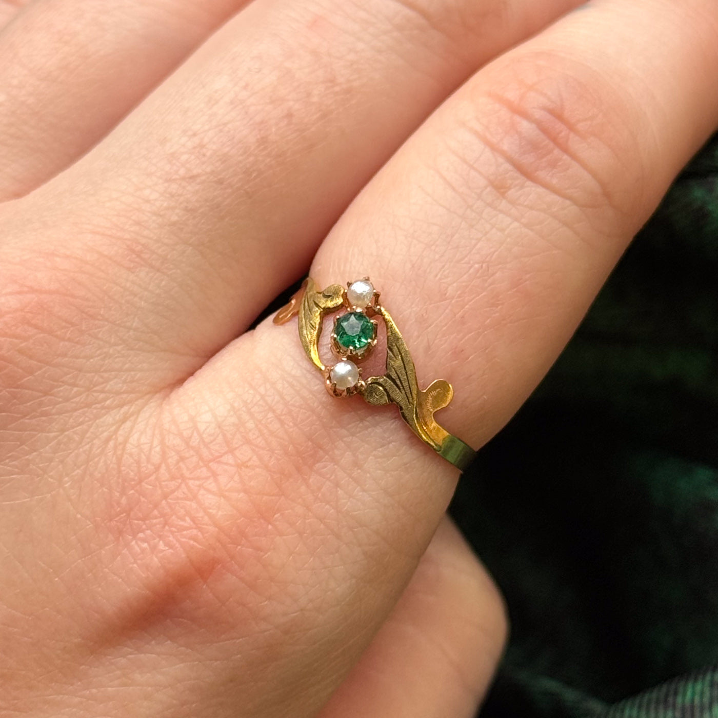 French Hallmarked Emerald & Pearl Ring | 0.12ct 2.00mm | SZ 7.75 |