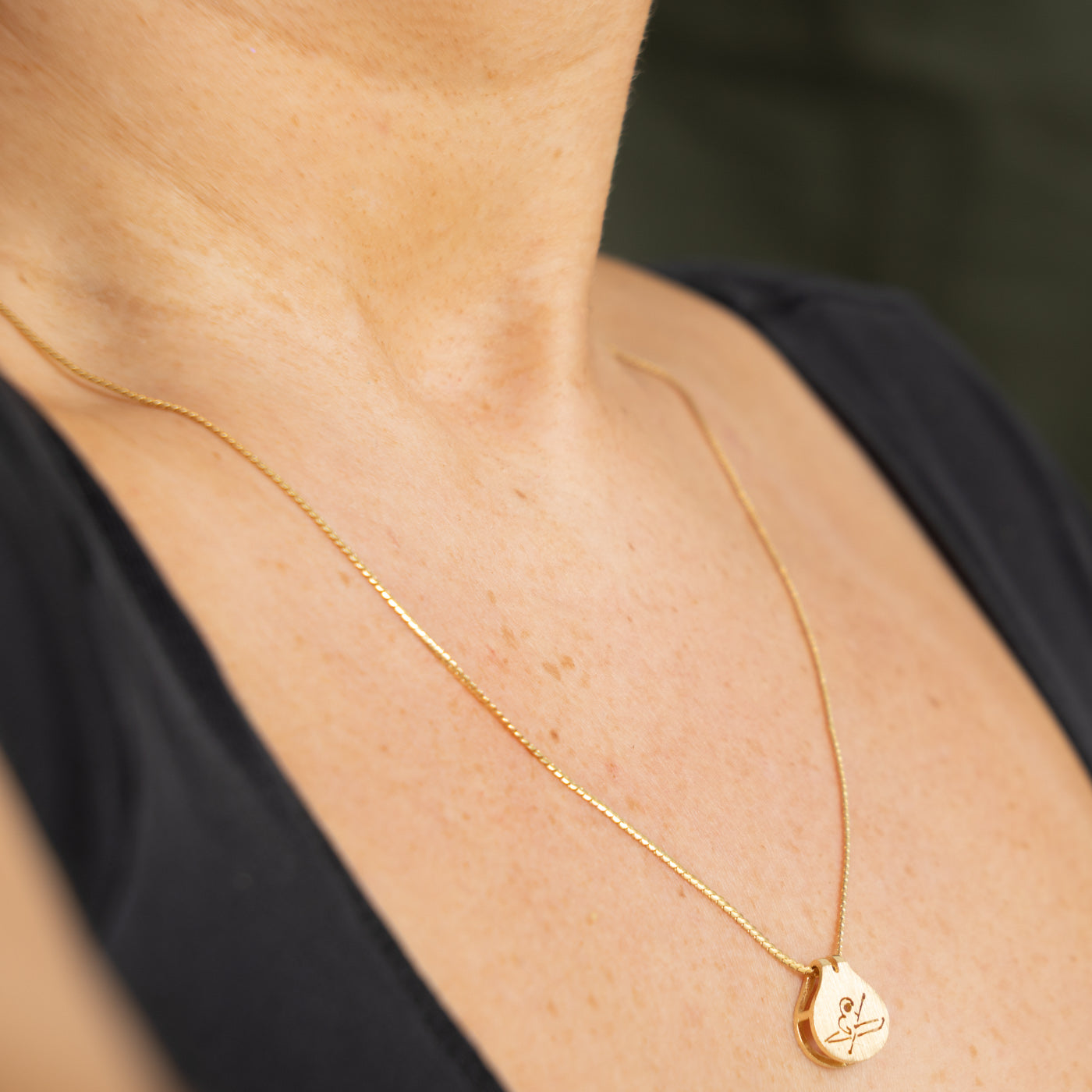 14k Yellow Gold Engraved Kayaker Pendant Necklace | 19.5"