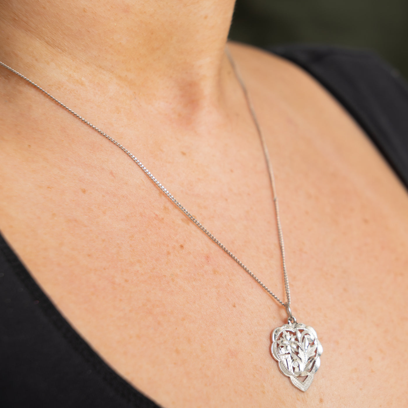850 Platinum Openwork Heart Floral Pendant